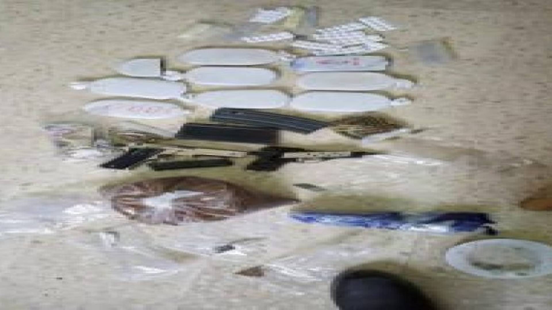 الأمن يواصل ملاحقة مروجي المخدرات .. صور
