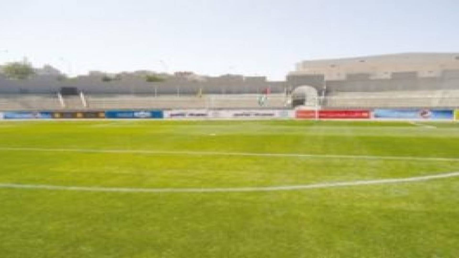 الامانة تباشر زراعة ارضية ستاد الملك عبدالله الثاني بالقويسمة