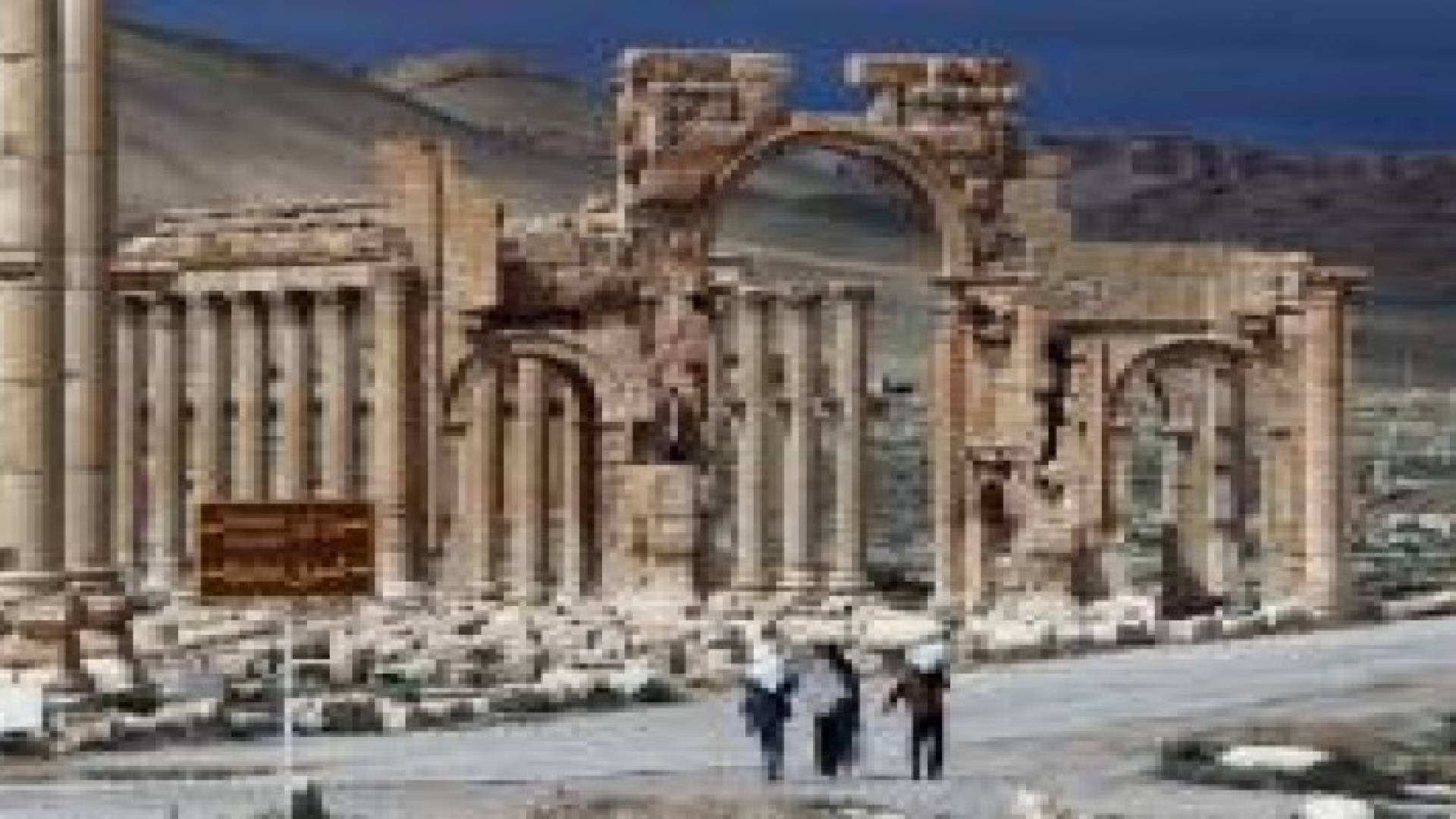 قصف روسي على مواقع "داعش" في تدمر