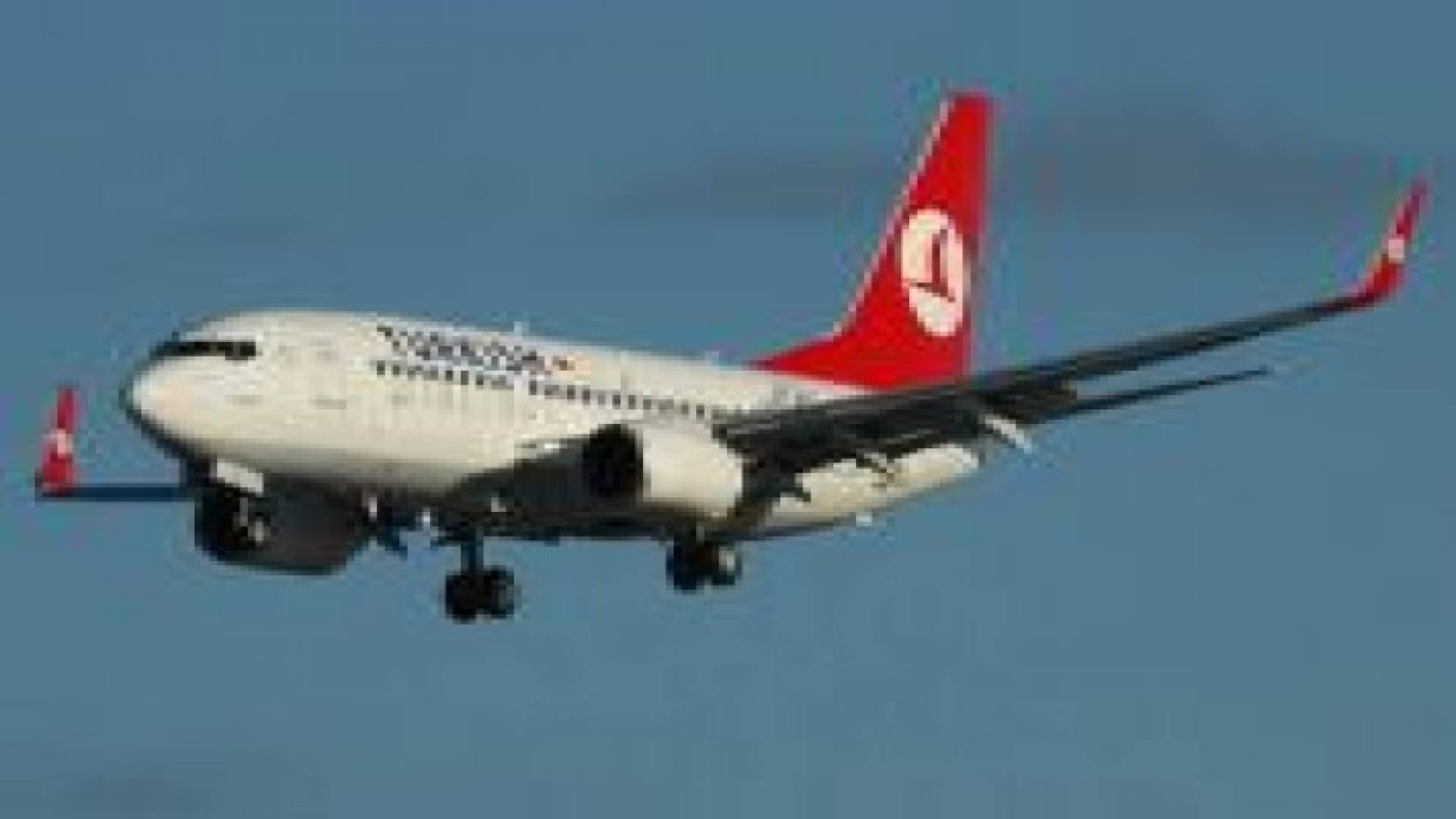 طائرة تركية تهبط اضطراريا بالقاهرة بعد إصابتها بعطل فني