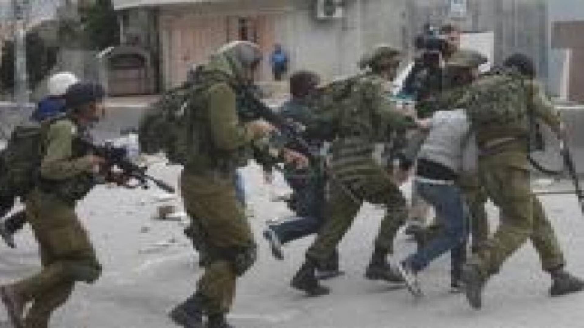 الاحتلال يعتقل 16 فلسطينيا بالضفة الغربية