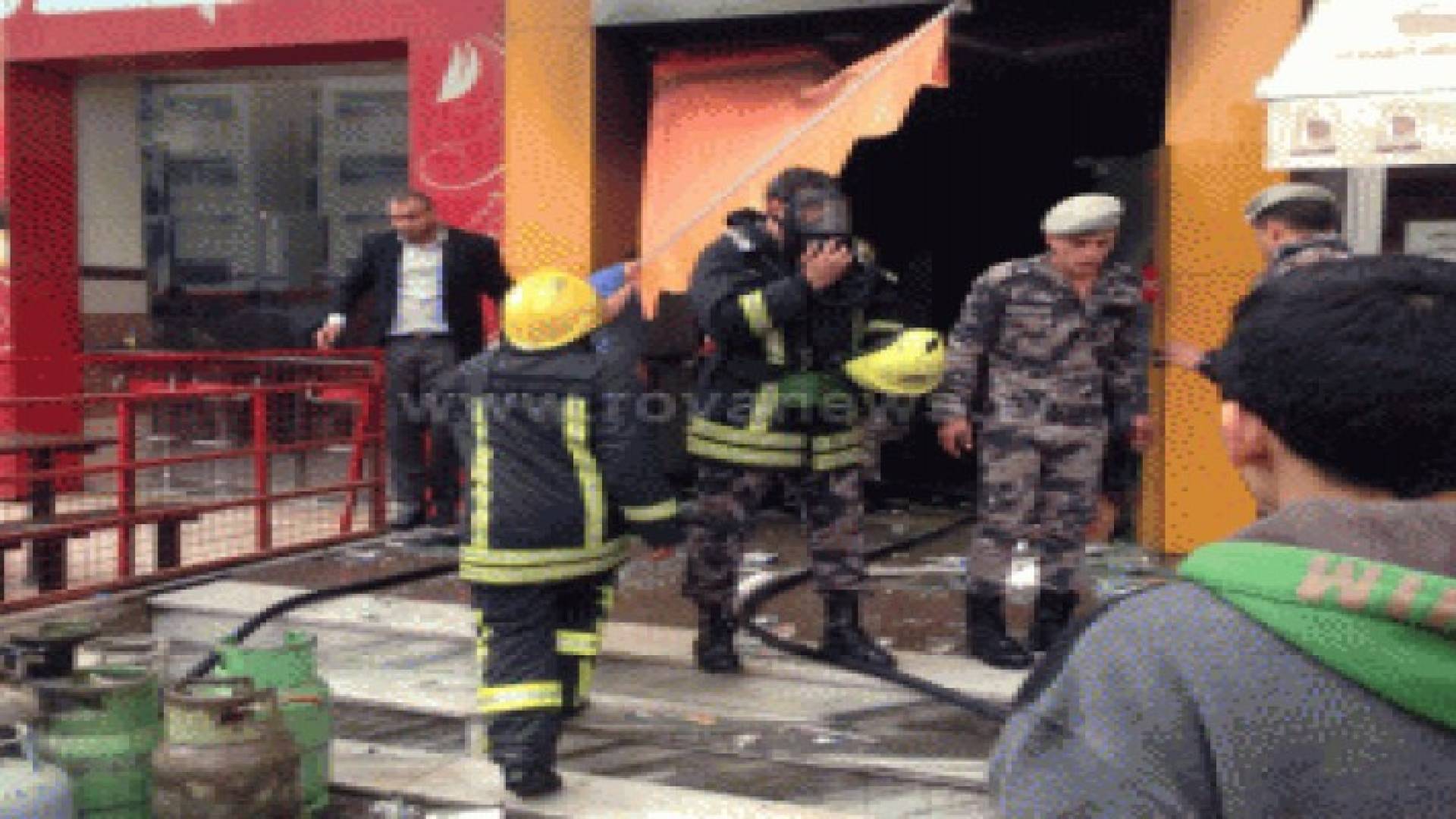 3 إصابات بحريق مطعم في شارع عبدالله غوشة.. صور