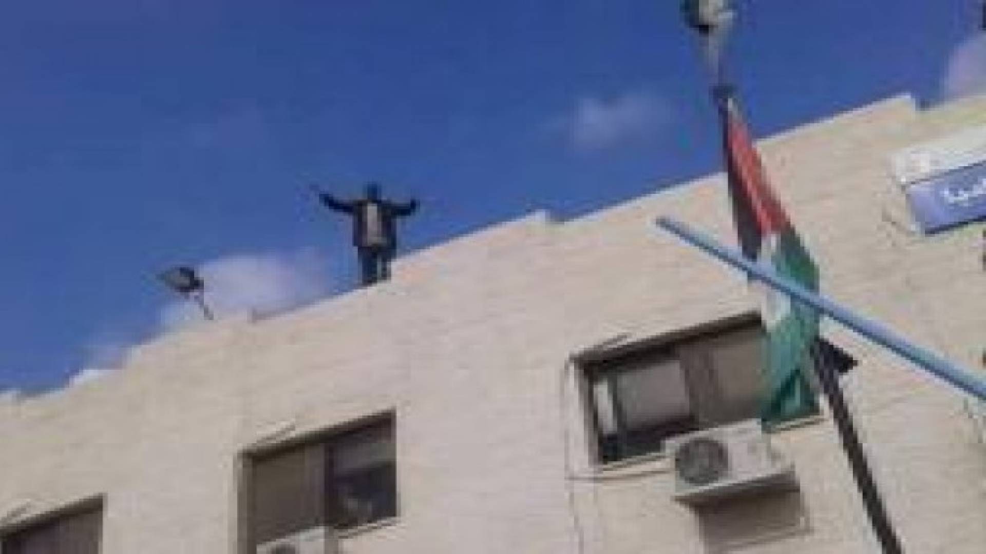مأدبا: من أجل 183 دينارا مواطن يهدد بالإنتحار
