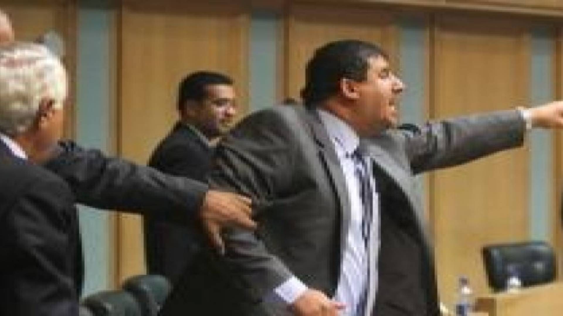 النائب السعود: النواب هزازين ذنب.. تفاصيل