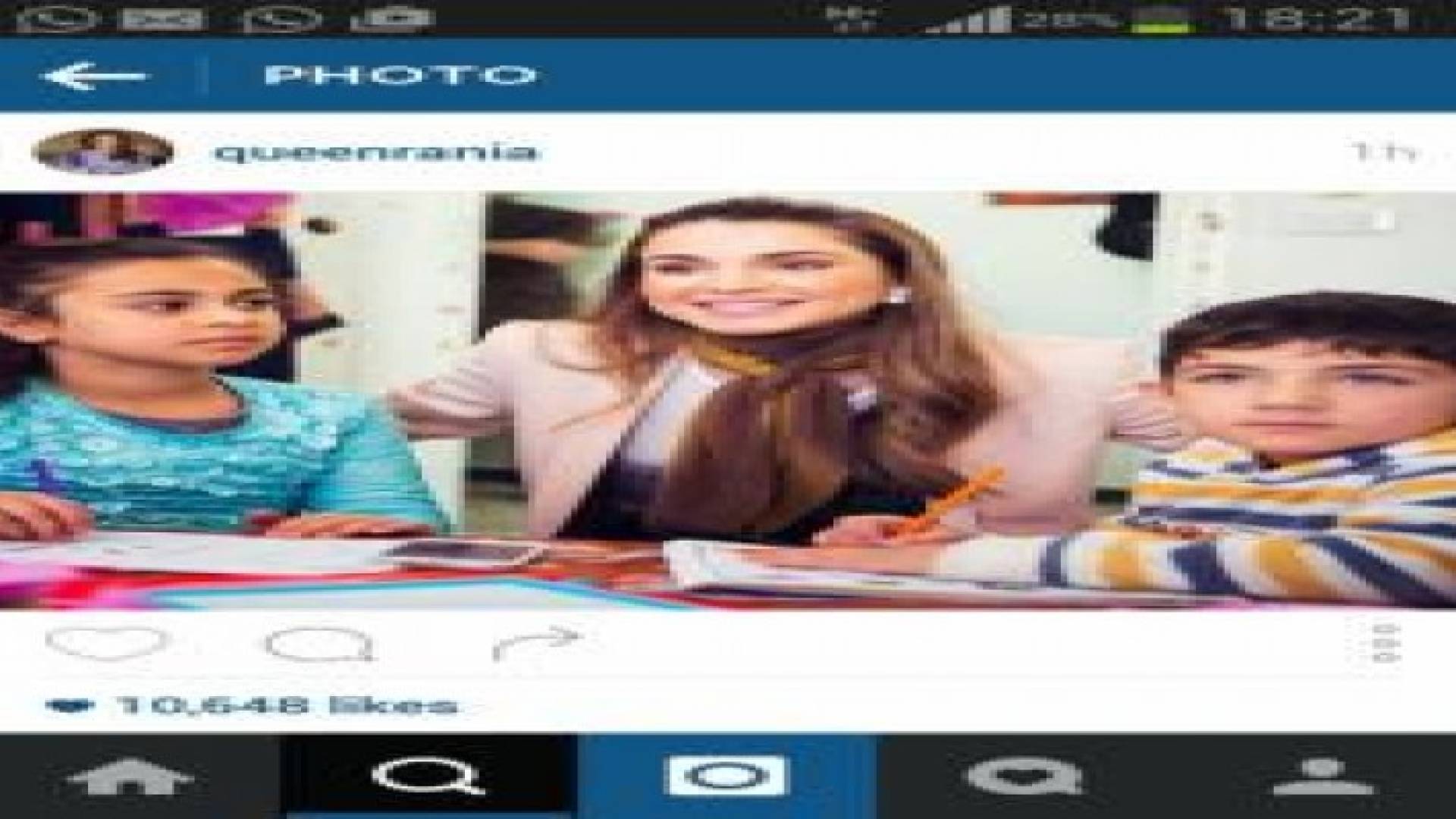 الملكة تنشر صورة لها مع طفلين في الرمثا
