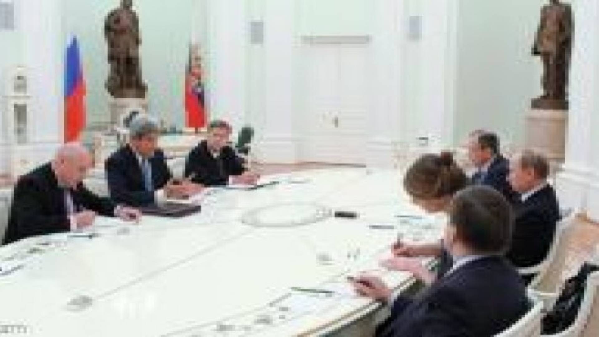 "حسم مصير الأسد" بين بوتن وكيري