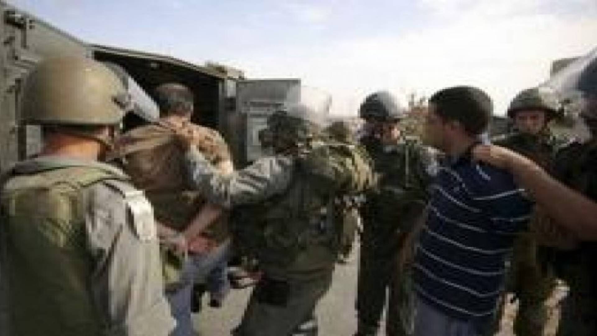 قوات الاحتلال تعتقل 16 فلسطينيا