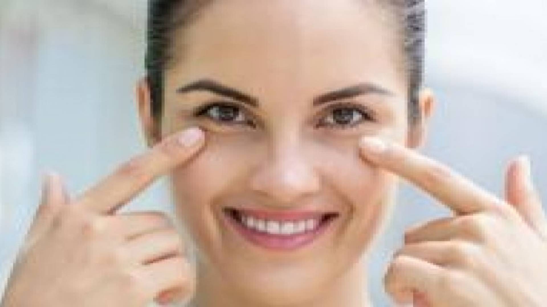 لماذا تظهر الجيوب تحت العين؟