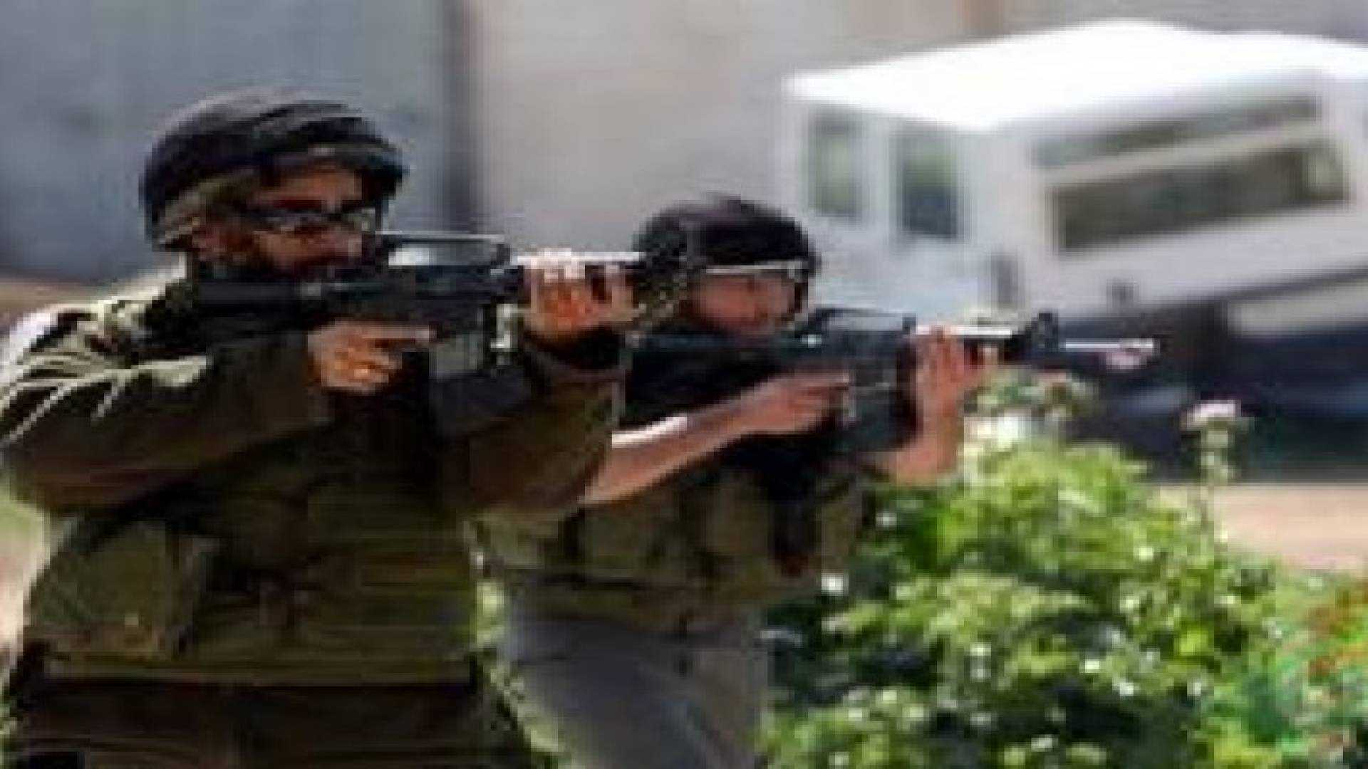 قوات الاحتلال تفتح نيرانها الرشاشة تجاه المزارعين جنوب قطاع غزة