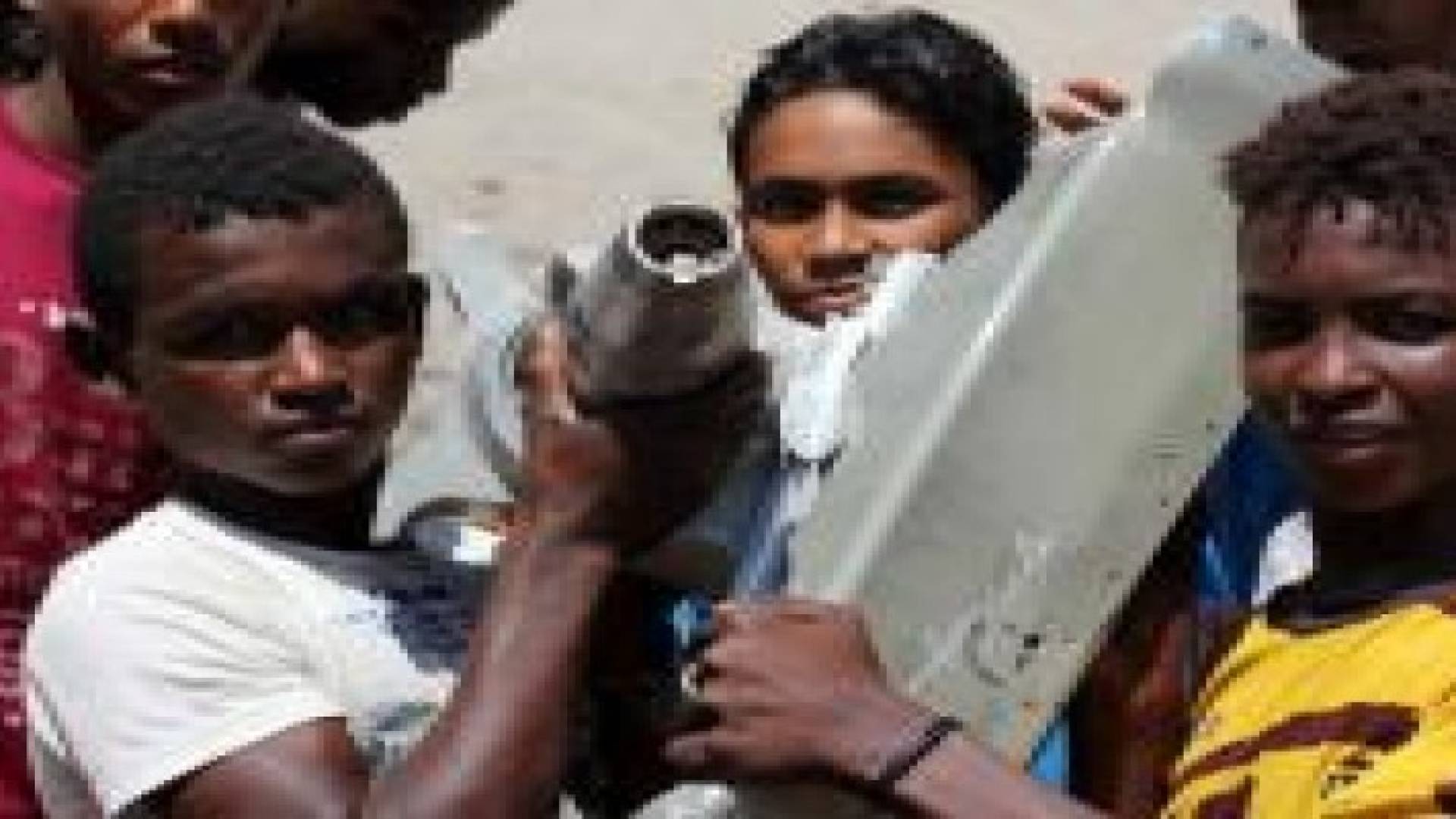 صحيفة بريطانية: المقاتلة الإماراتية أسقطت في اليمن بصاروخ "القاعدة"