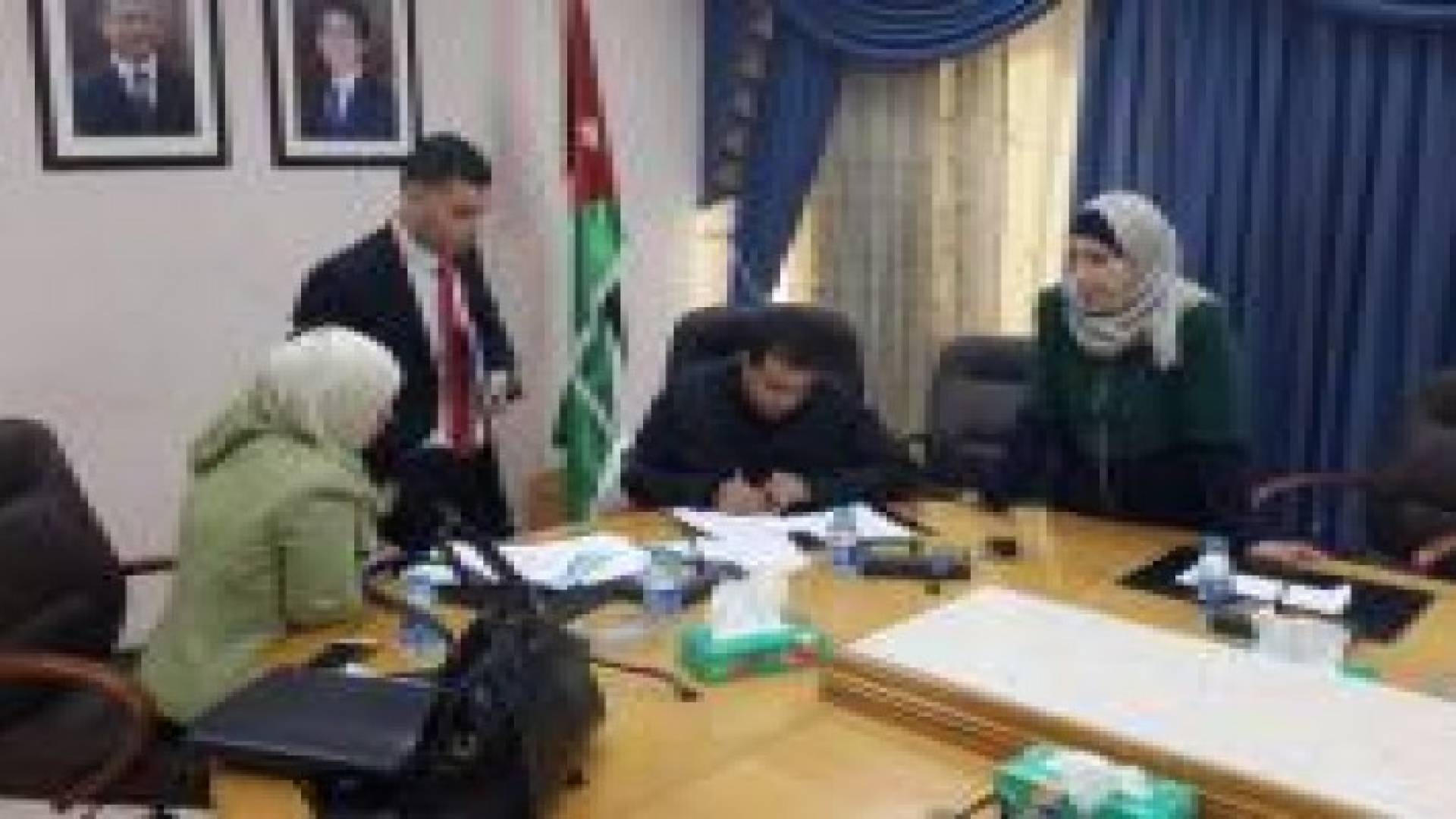 أبو دلبوح رئيسا لمشتركة "القانونية والمرأة"