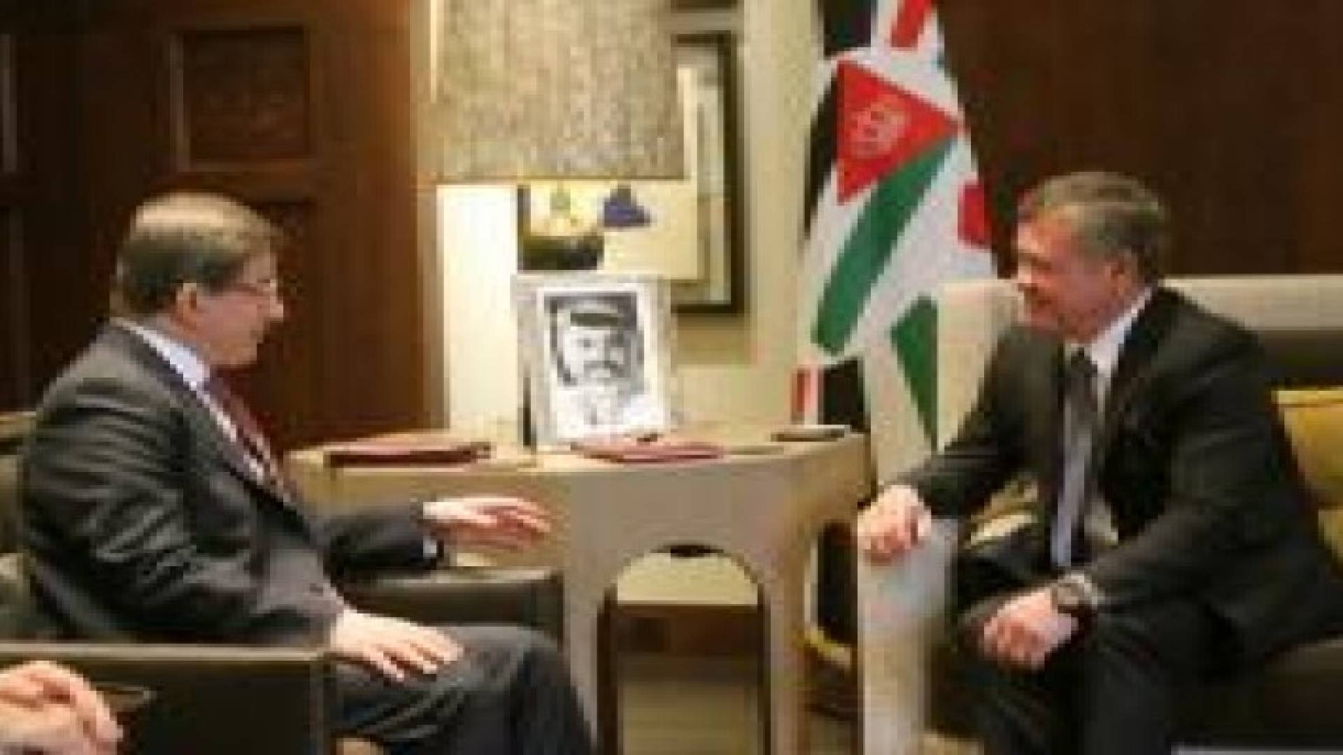 الملك يلتقي رئيس الوزراء التركي