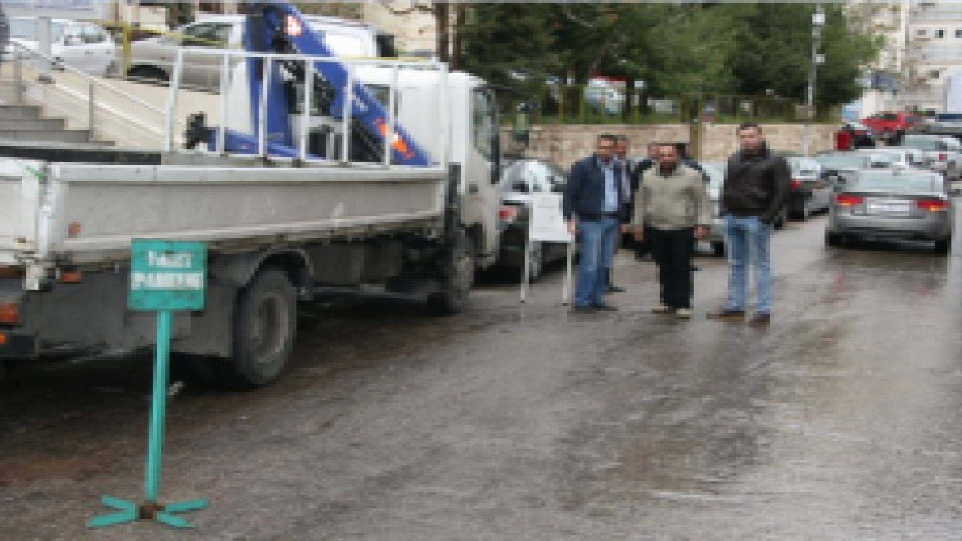 الأمانة تنفذ حملة لإزالة العوائق في حي الخالدي
