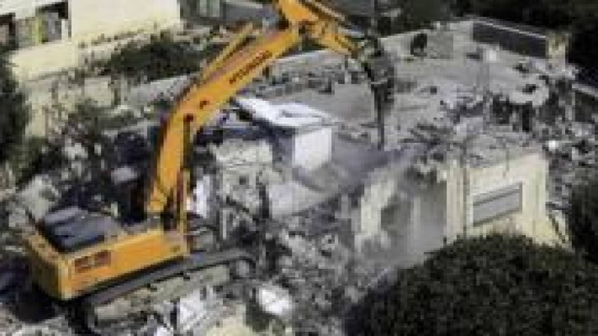 الاحتلال يهدم جدران منزل شهيد فلسطيني في الخليل