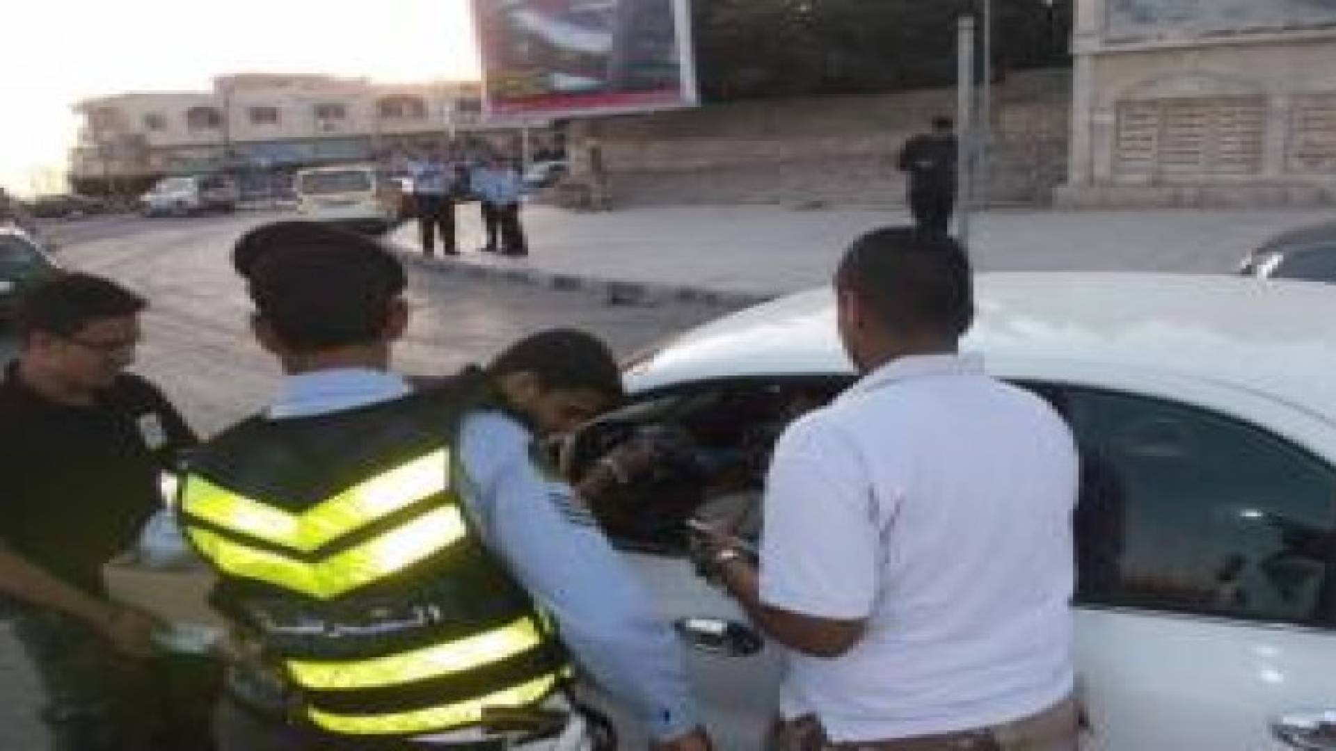 السير المركزية والدوريات الخارجية تنفذ حملات مرورية شامله