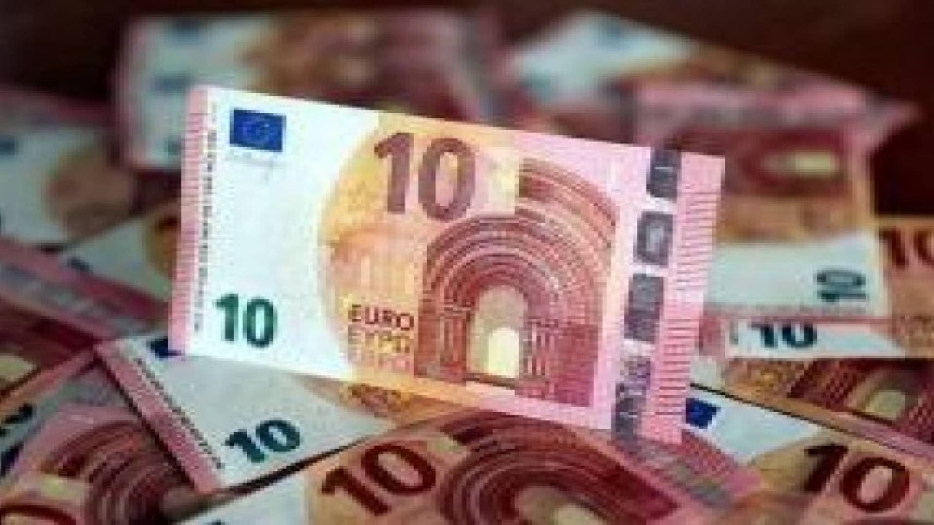 إستقرار اليورو بالقرب من أعلى مستوياته في خمسة أشهر أمام الدولار