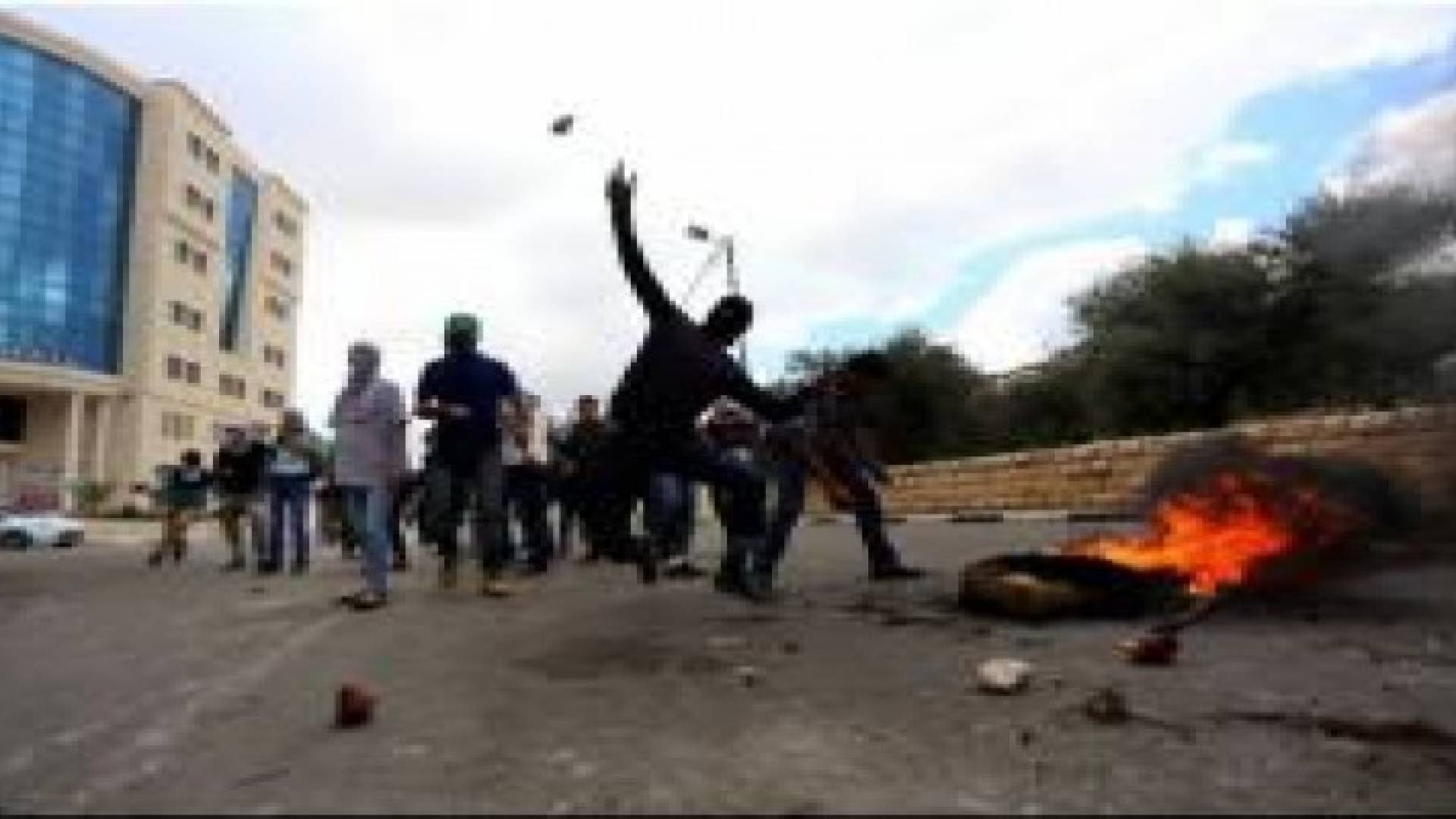 الاحتلال يقمع فعاليات ذكرى يوم الأرض في رام الله