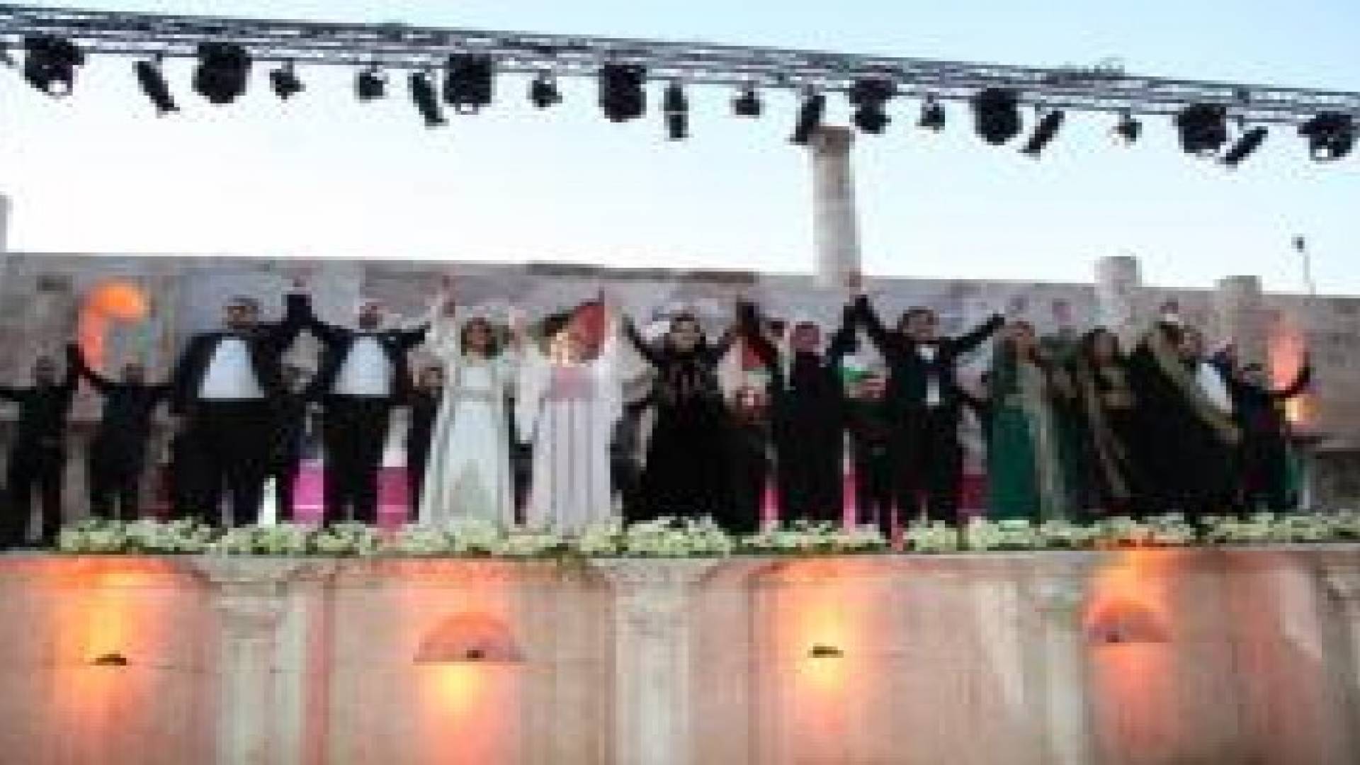 انطلاق " أمنا عمان " بحضور الآف العمانيين وزوار المدينة ..صور