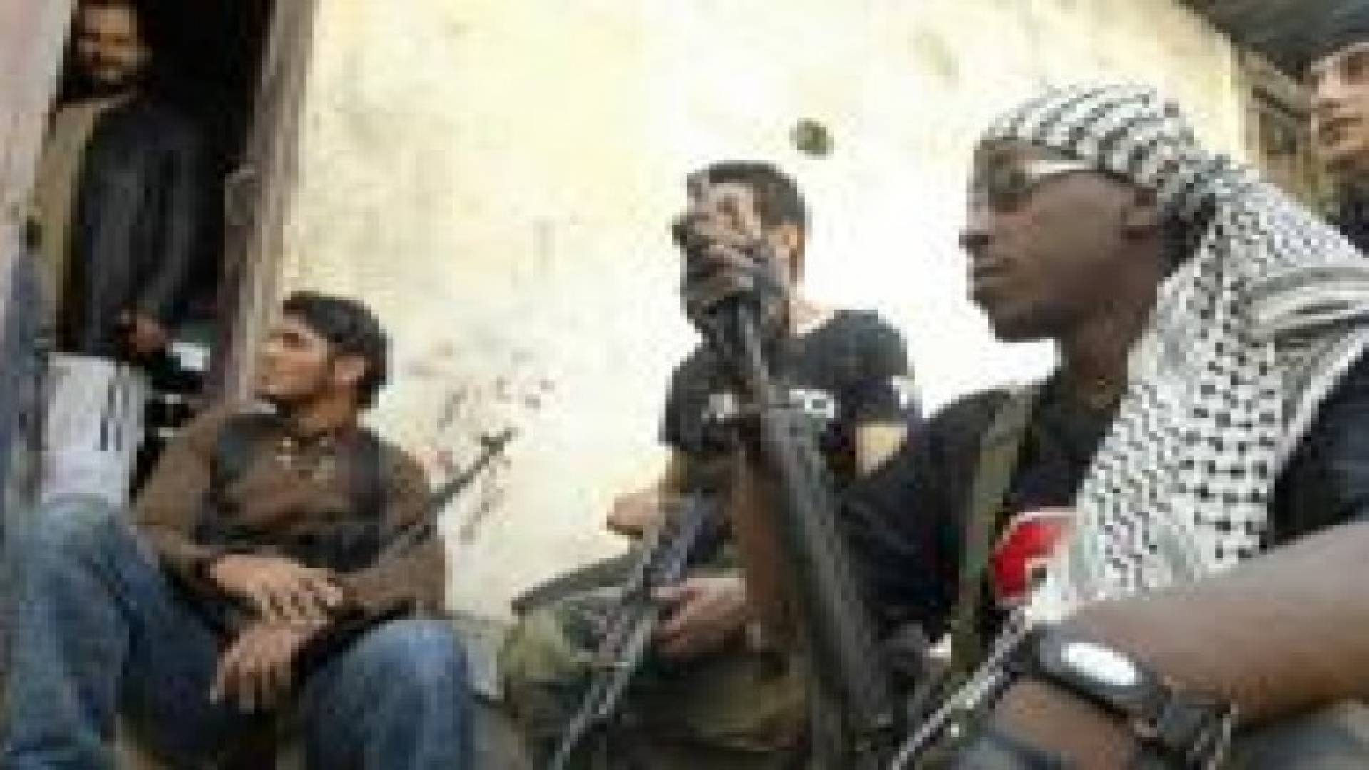 تجدد الاشتباكات في مخيم عين الحلوة الفلسطيني