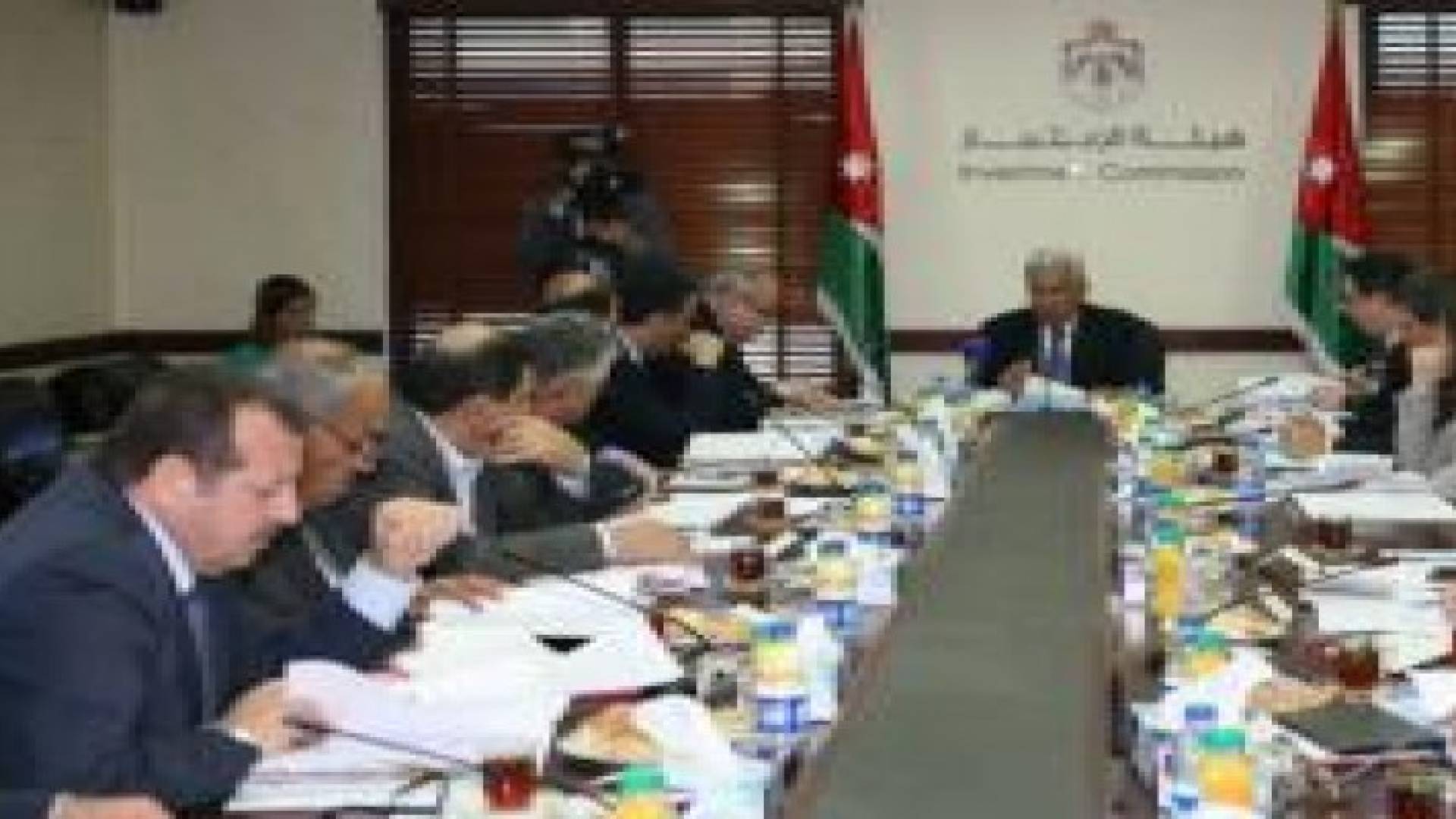النسور يدعو لاتخاذ قرارات " حاسمة" لاستقطاب الاستثمار الأجنبي