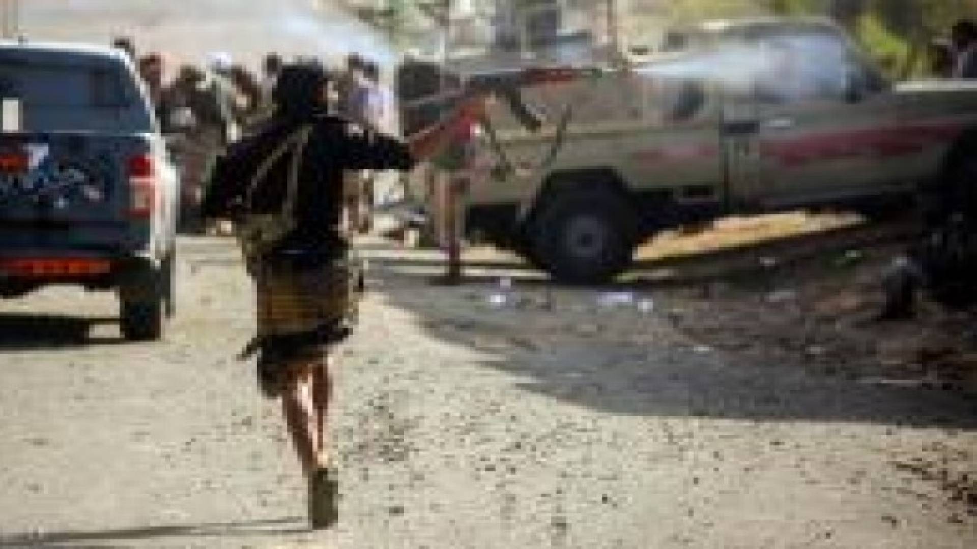 غارات على مواقع المتمردين في الجوف وتعز