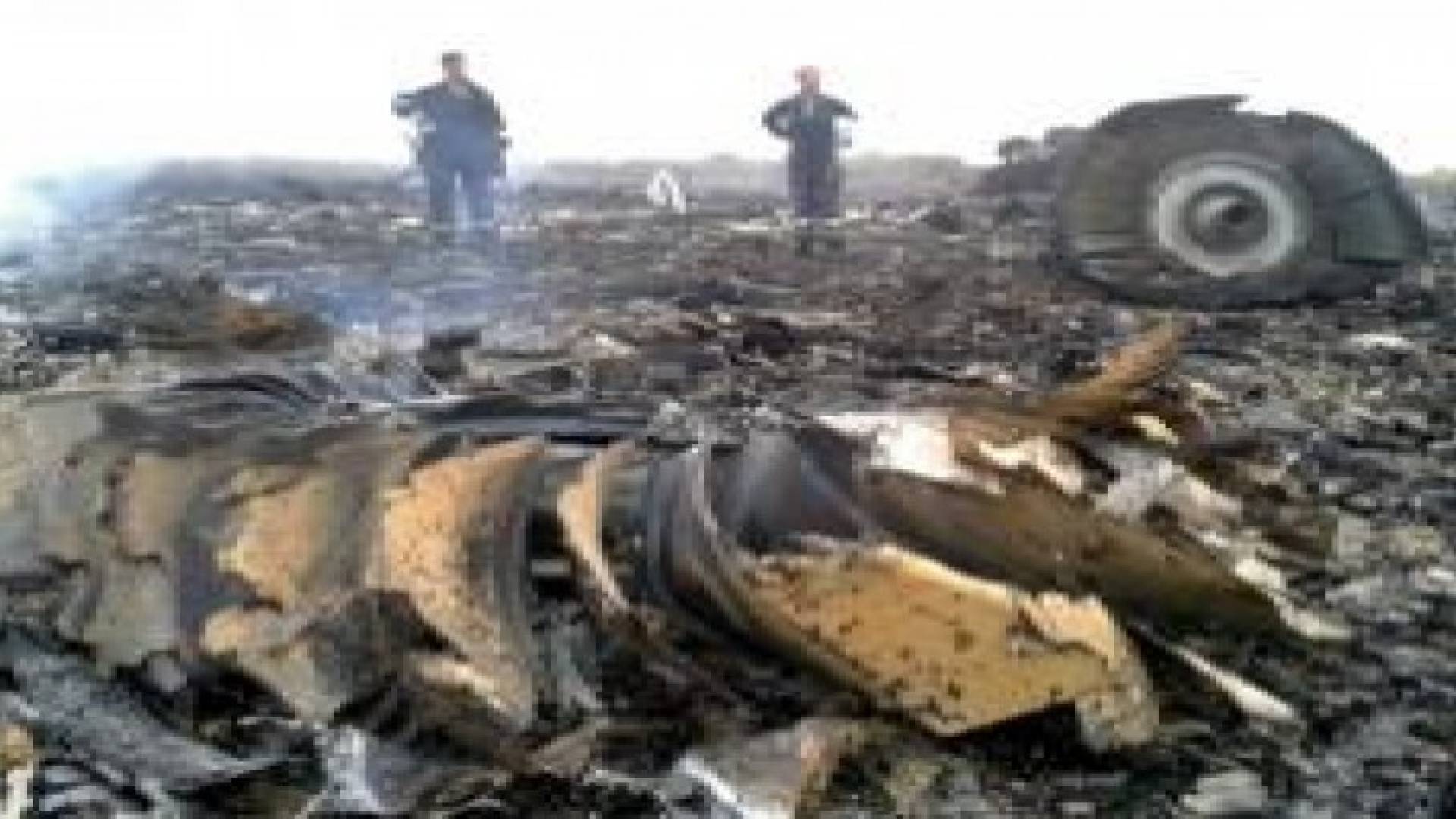 فحص قطعة حطام يرجح أنها للطائرة الماليزية المختفية منذ عامين