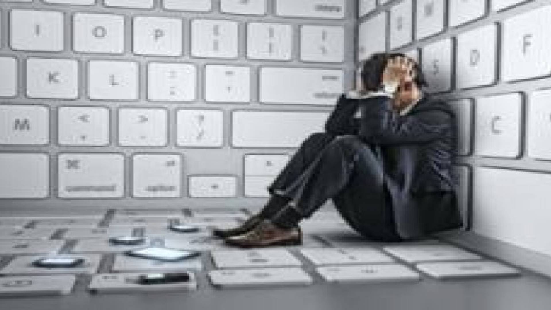 نصيحة.. احذفوا تطبيقات التواصل الاجتماعي من هواتف الموظفين