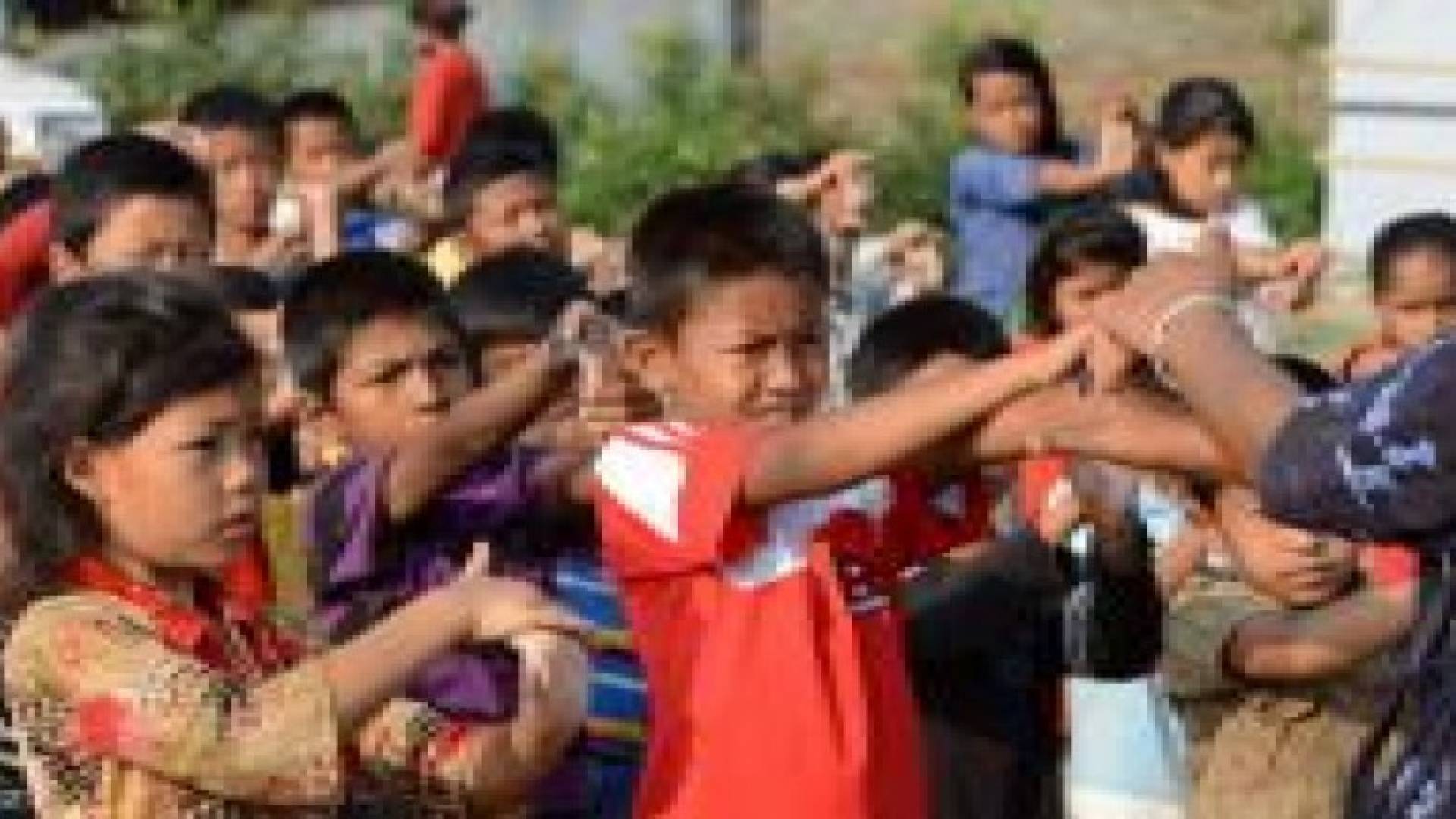 أطفال نيبال يباعون في بريطانيا