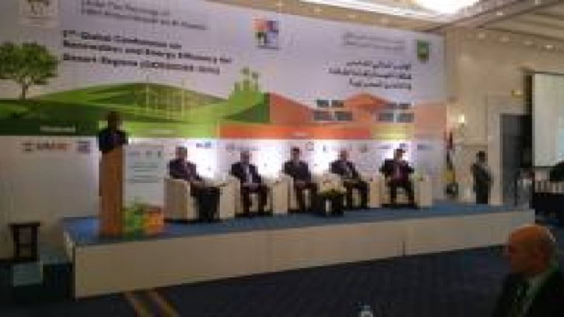 مؤتمرون يبحثون مشاريع الطاقة المتجددة بالمناطق الصحراوية