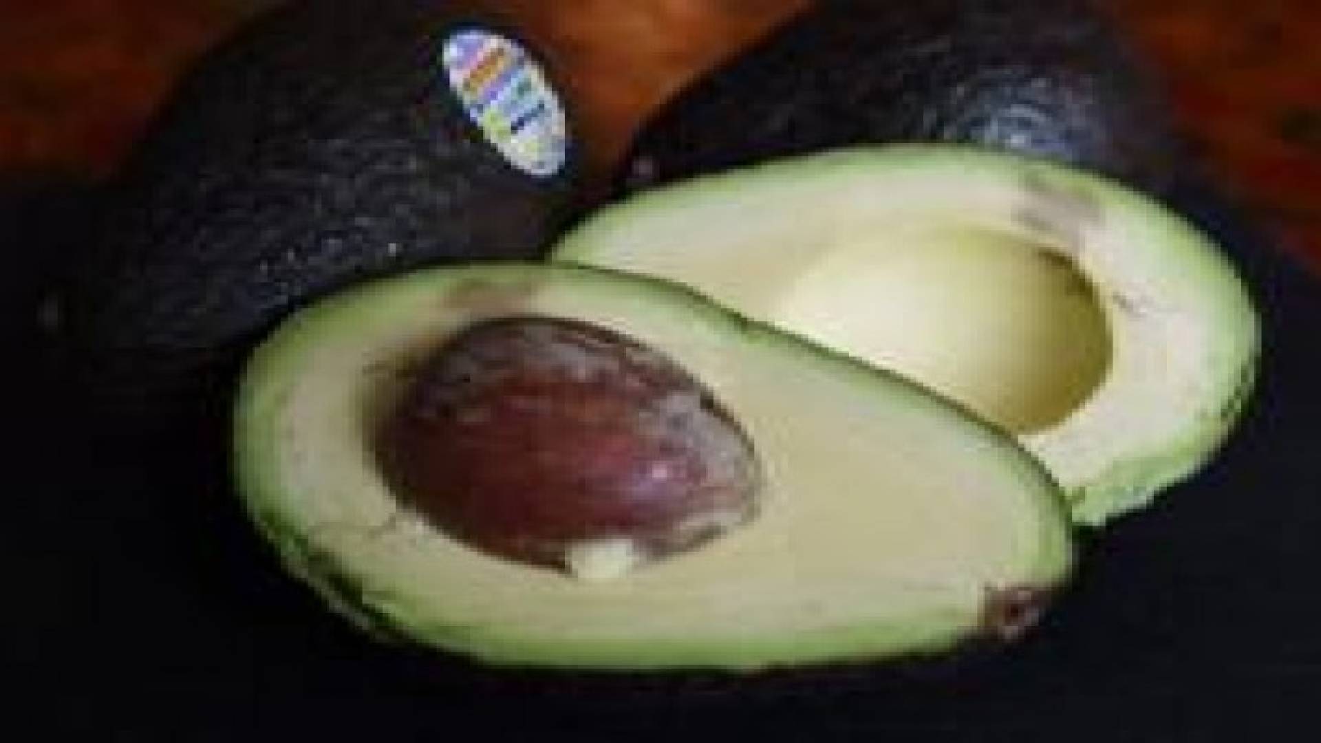 خمسة أسباب لتناول فاكهة الأفوكادو كل يوم