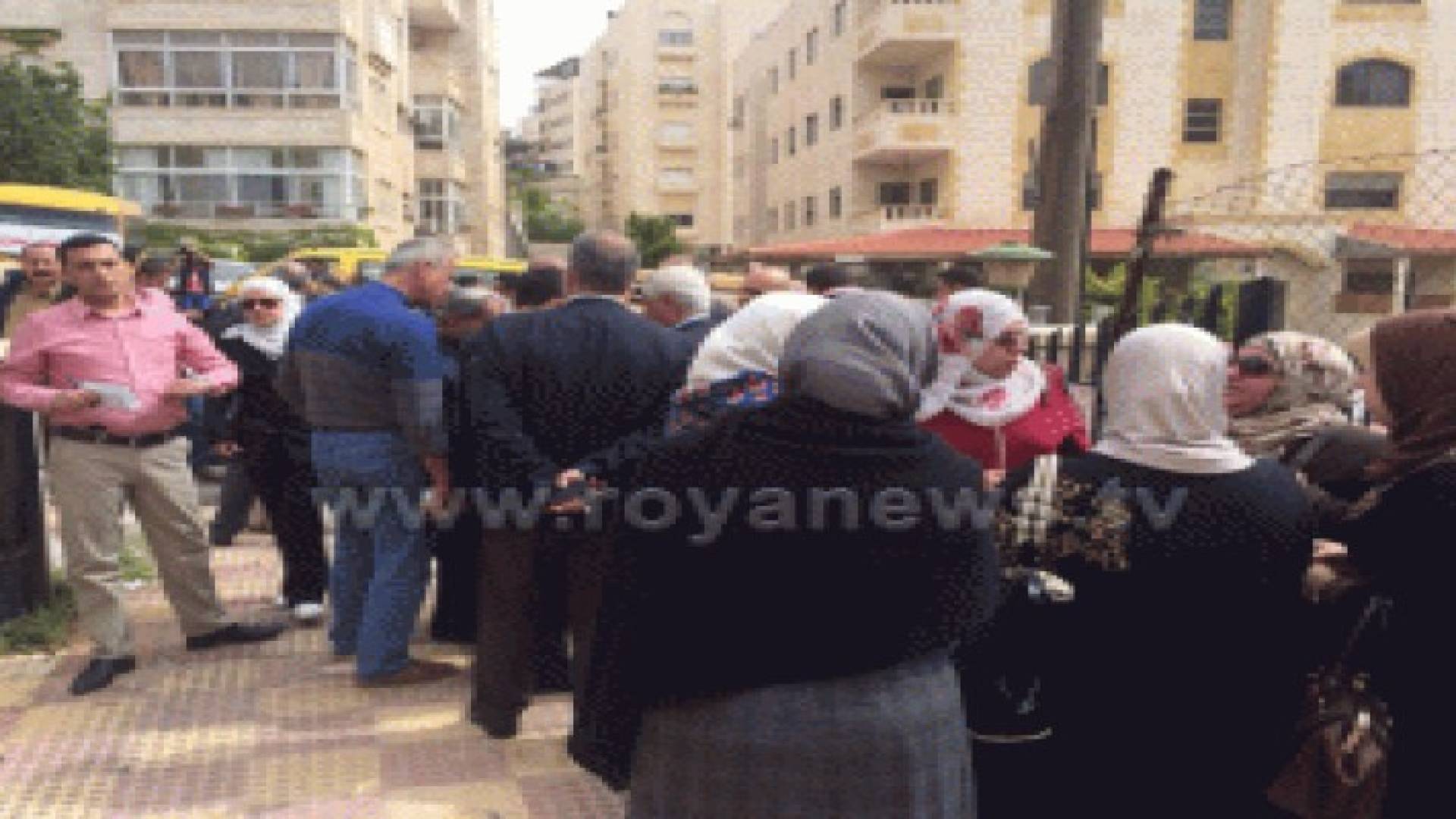 المدارس الخاصة تحتج و 88% يؤيدون إجراءات التربية .. صور