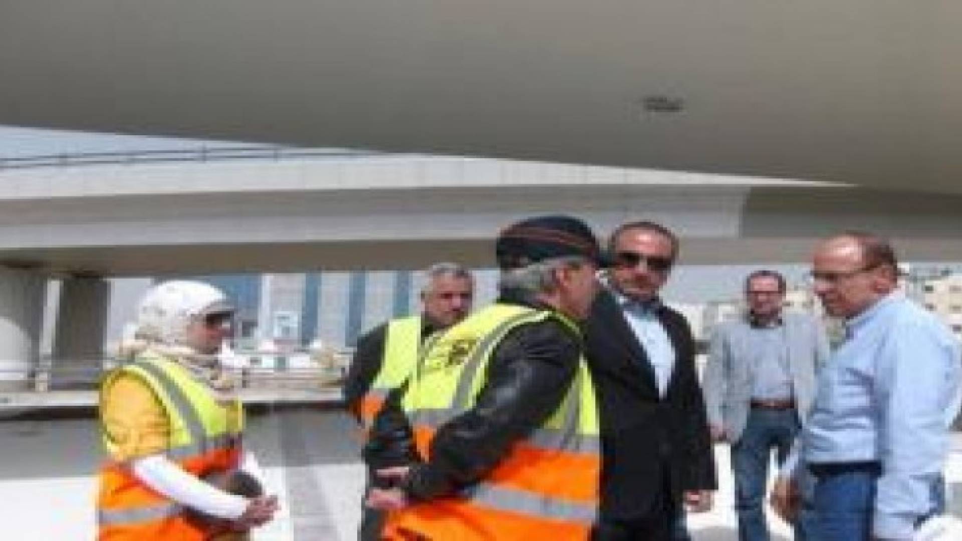 المباشرة بأعمال التعبيد لتقاطع الصناعة .. صور