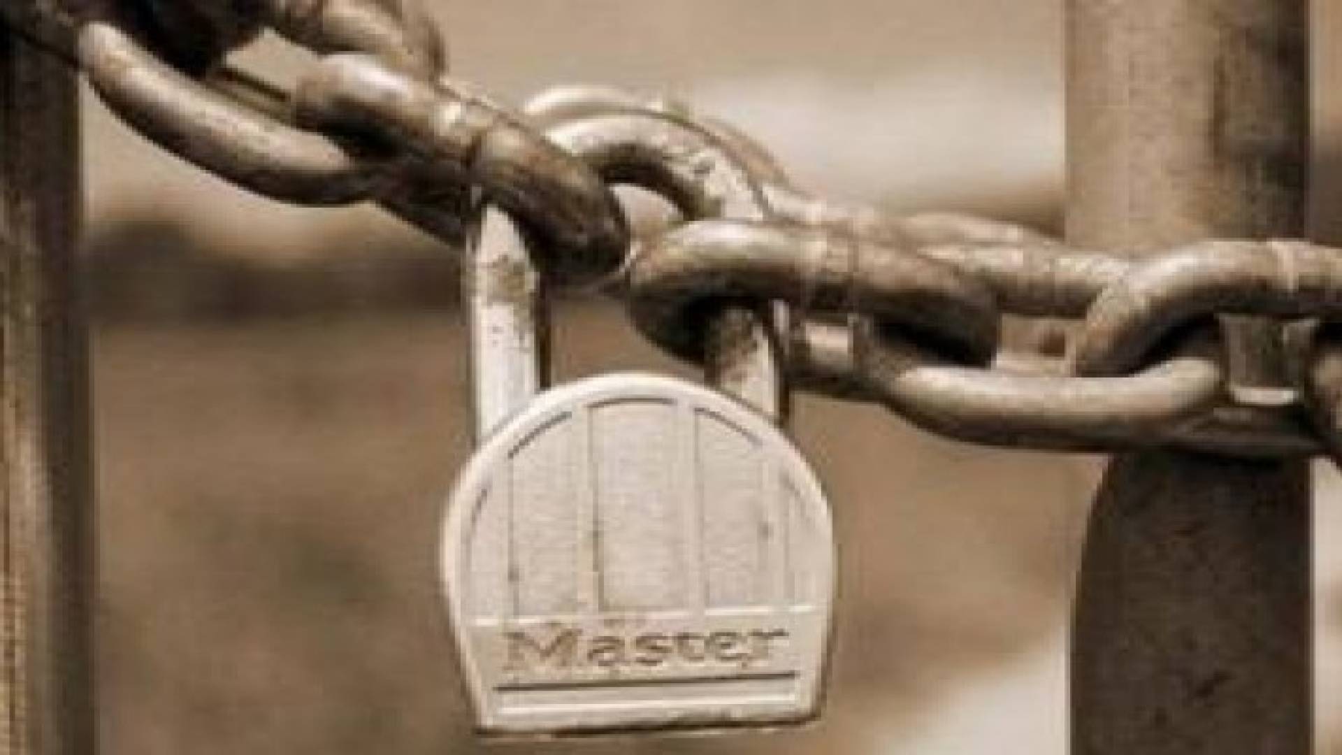 الزرقاء: 15 إغلاقا لمحطات تحلية ومصانع مخالفة