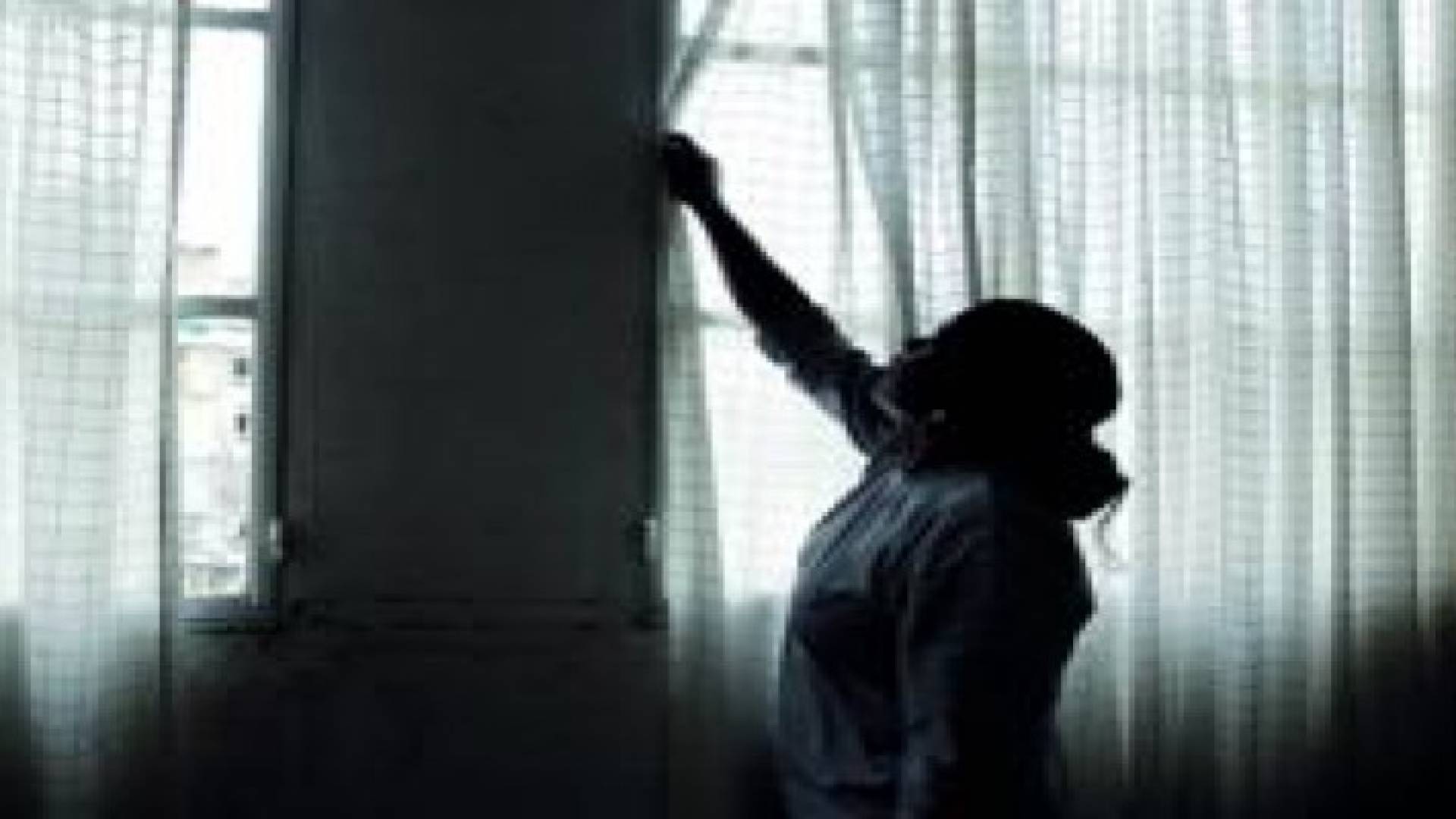 التهديد كان وراء قفز 3 بنغاليات من النافذة .. ووحدة الاتجار بالبشر تحقق