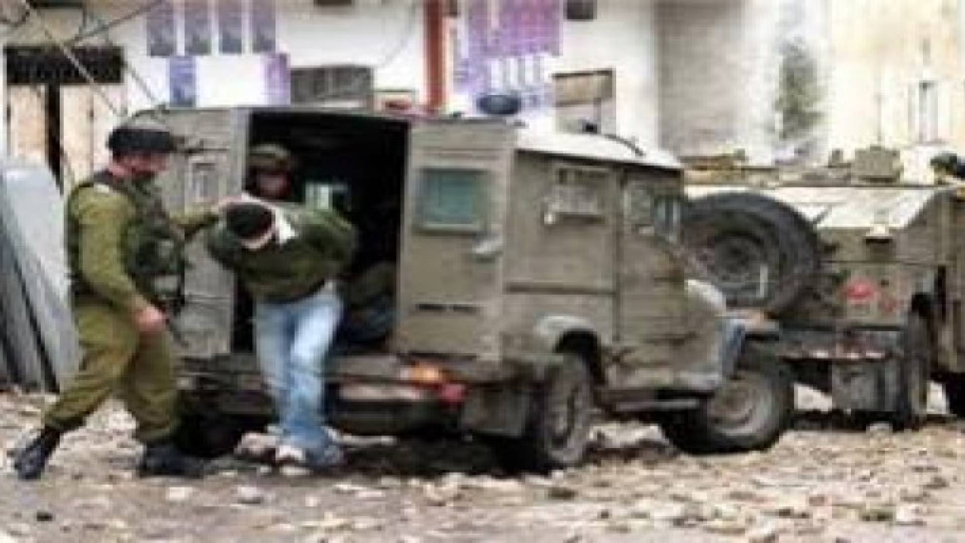 الاحتلال يعتقل خمسة مواطنين بينهم طالبان بالنجاح