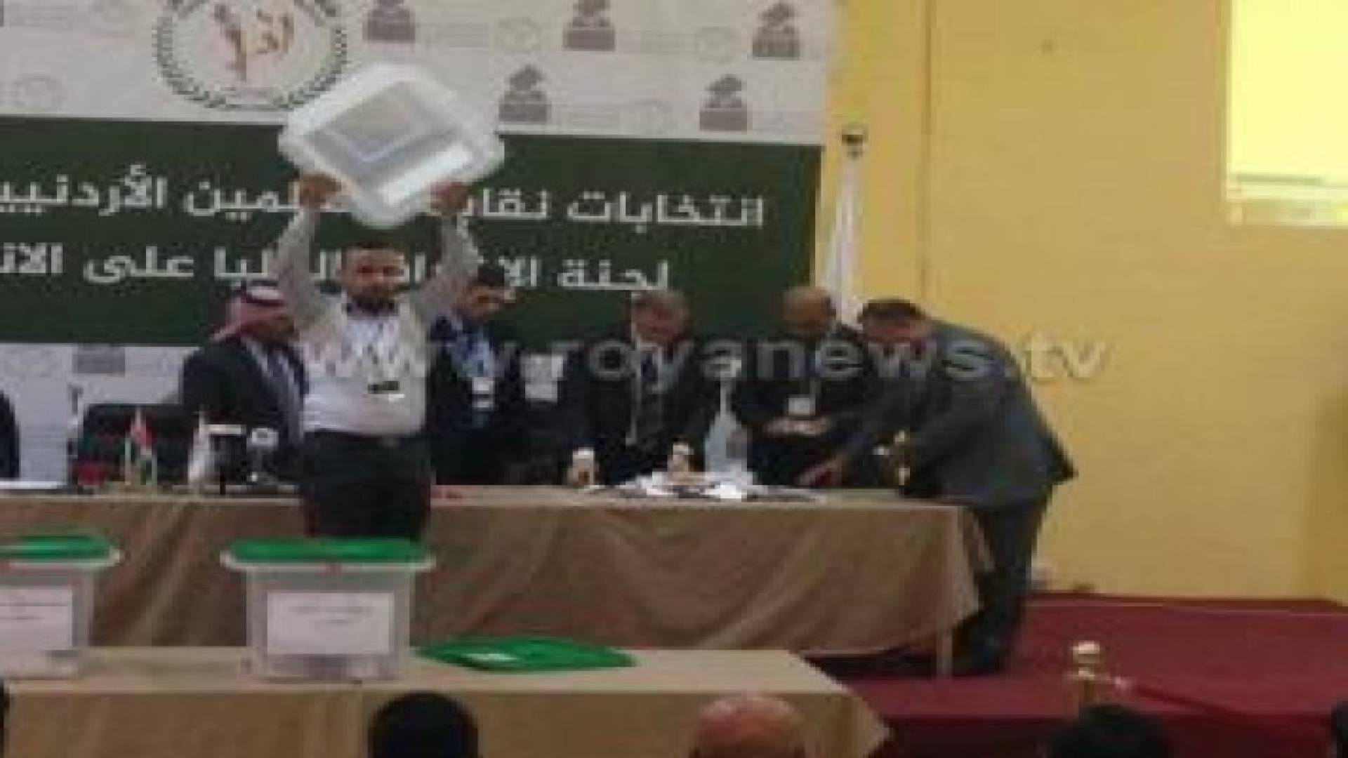 بالصور :انتخابات مجلس نقابة المعلمين .. تفاصيل