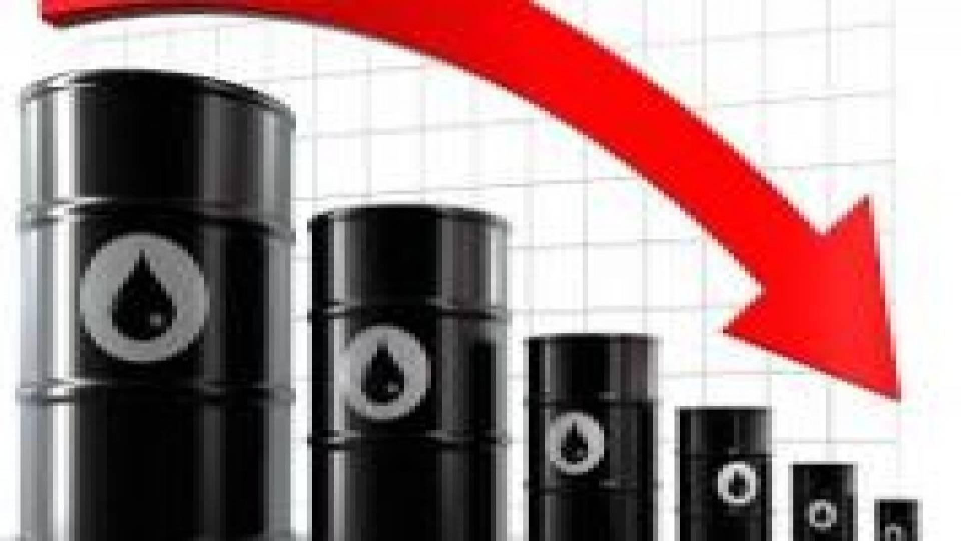 النفط يهبط 2% بالعقود الآجلة