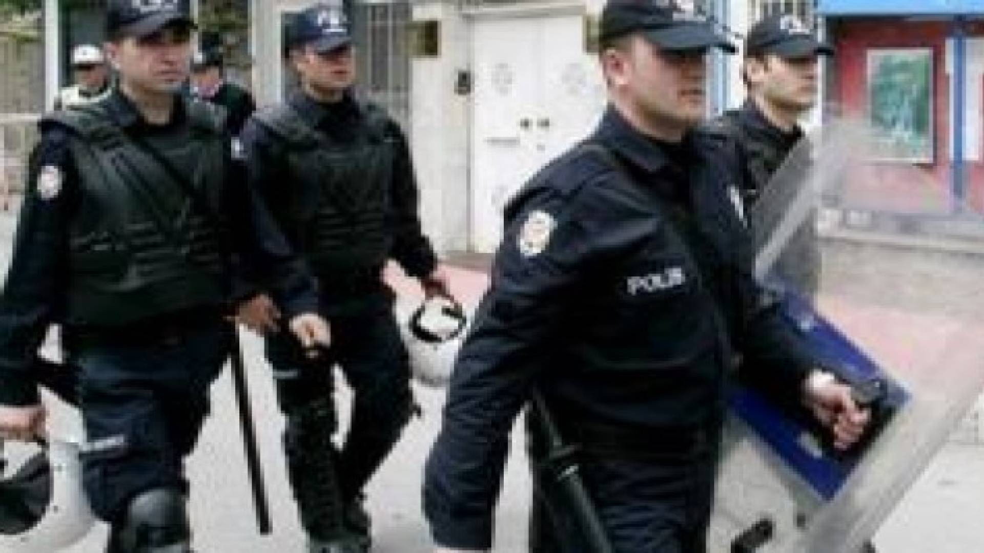 مقتل 4 جنود اتراك وشرطي بانفجار عبوة ناسفة
