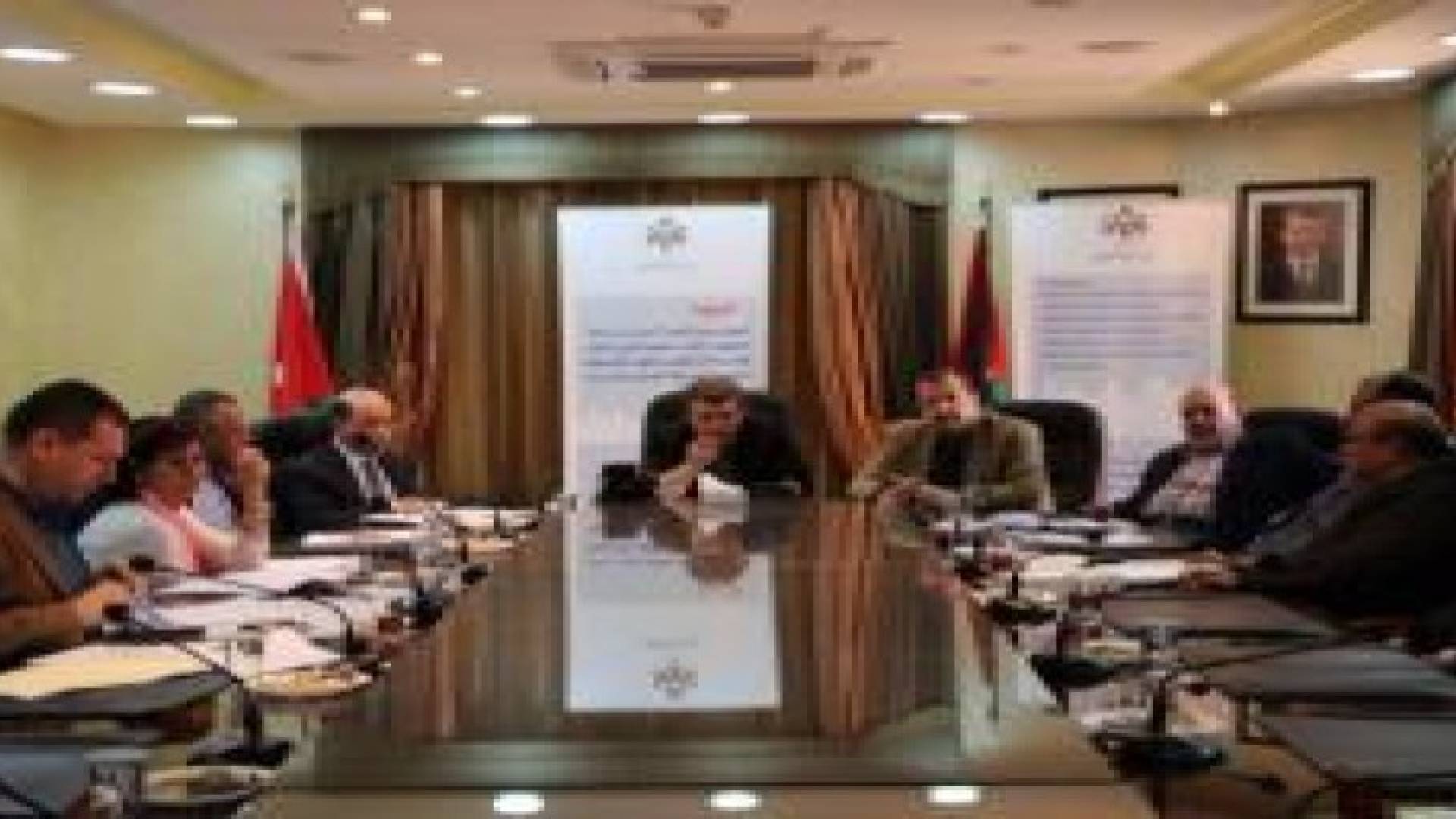 اللجنة الثلاثية لشؤون العمل تناقش الحد الأدنى للأجور