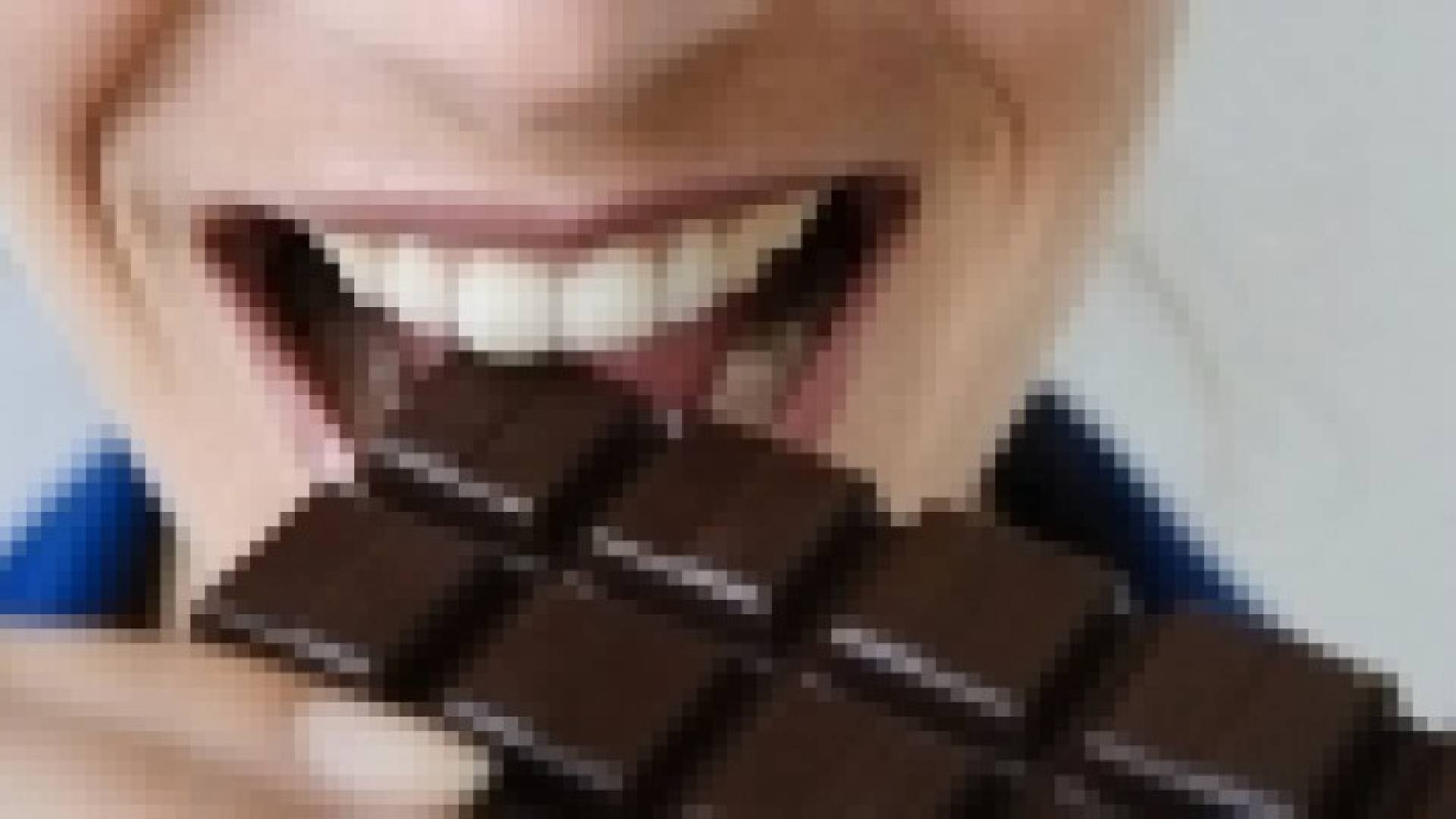 قطعة من الشوكولاتة الداكنة تساعدك على النوم الهادئ