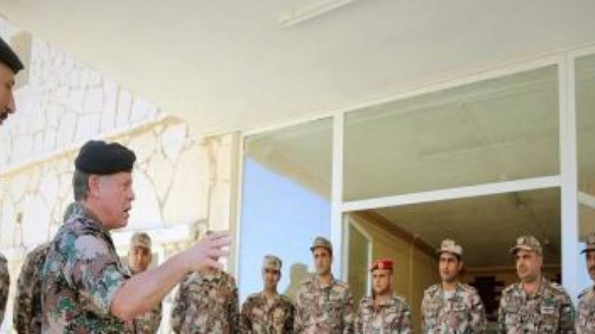 القائد الأعلى يزور قوة رد الفعل السريع (صقر الصحراء )