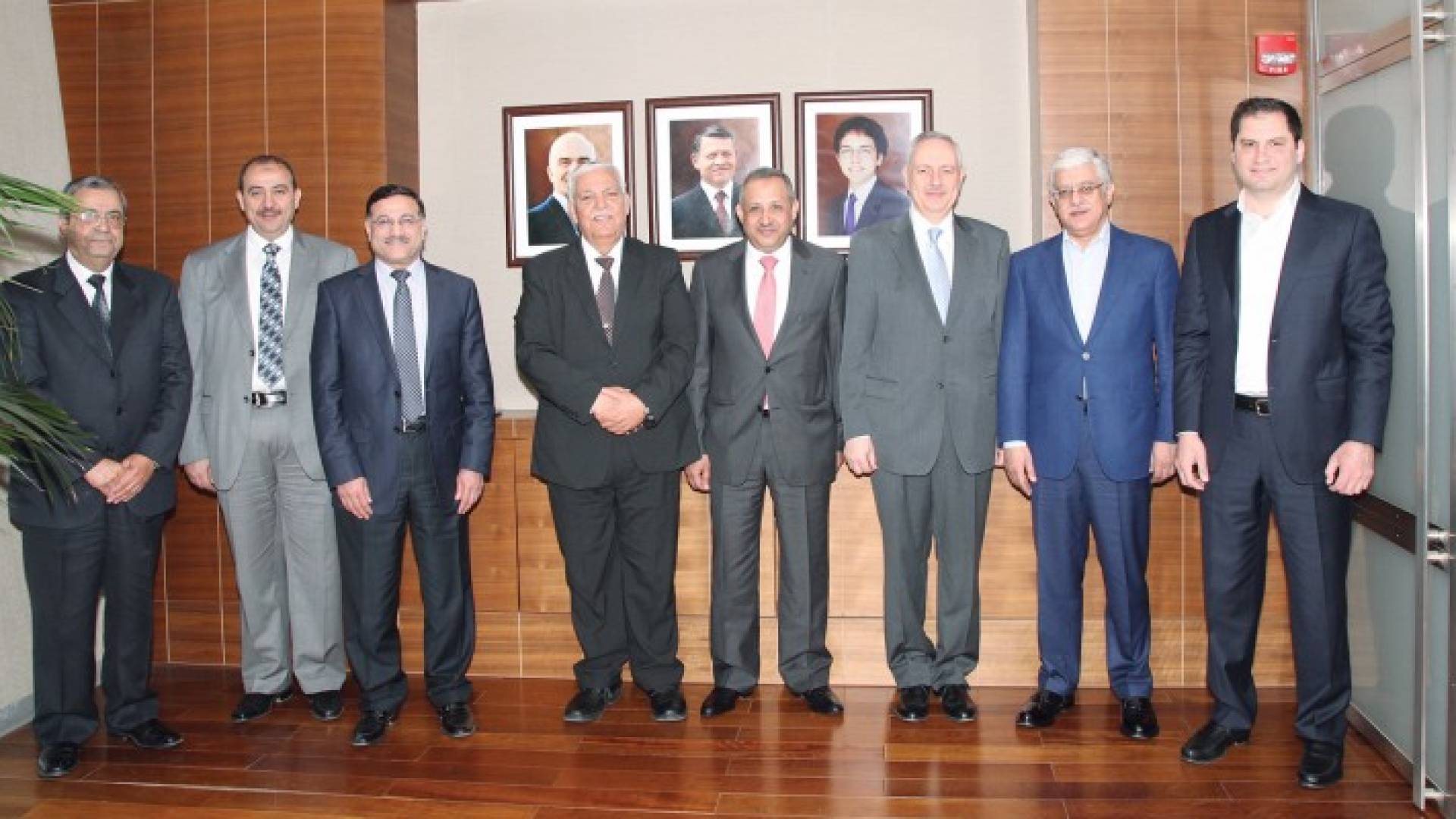 المجلس الجديد من اليمين بدير والسالم ونزال والعجارمة والحافظ وكناكرية والقضاة والمدير العام عبيدات