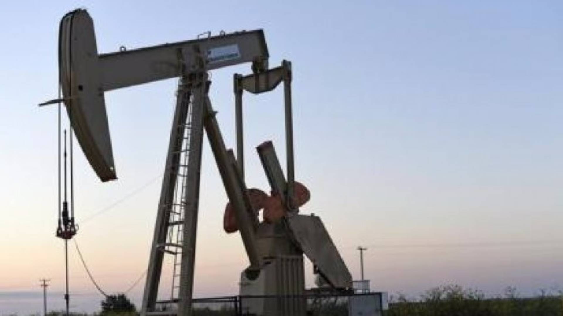 النفط يهبط بعد إنهاء عمال الكويت إضرابهم