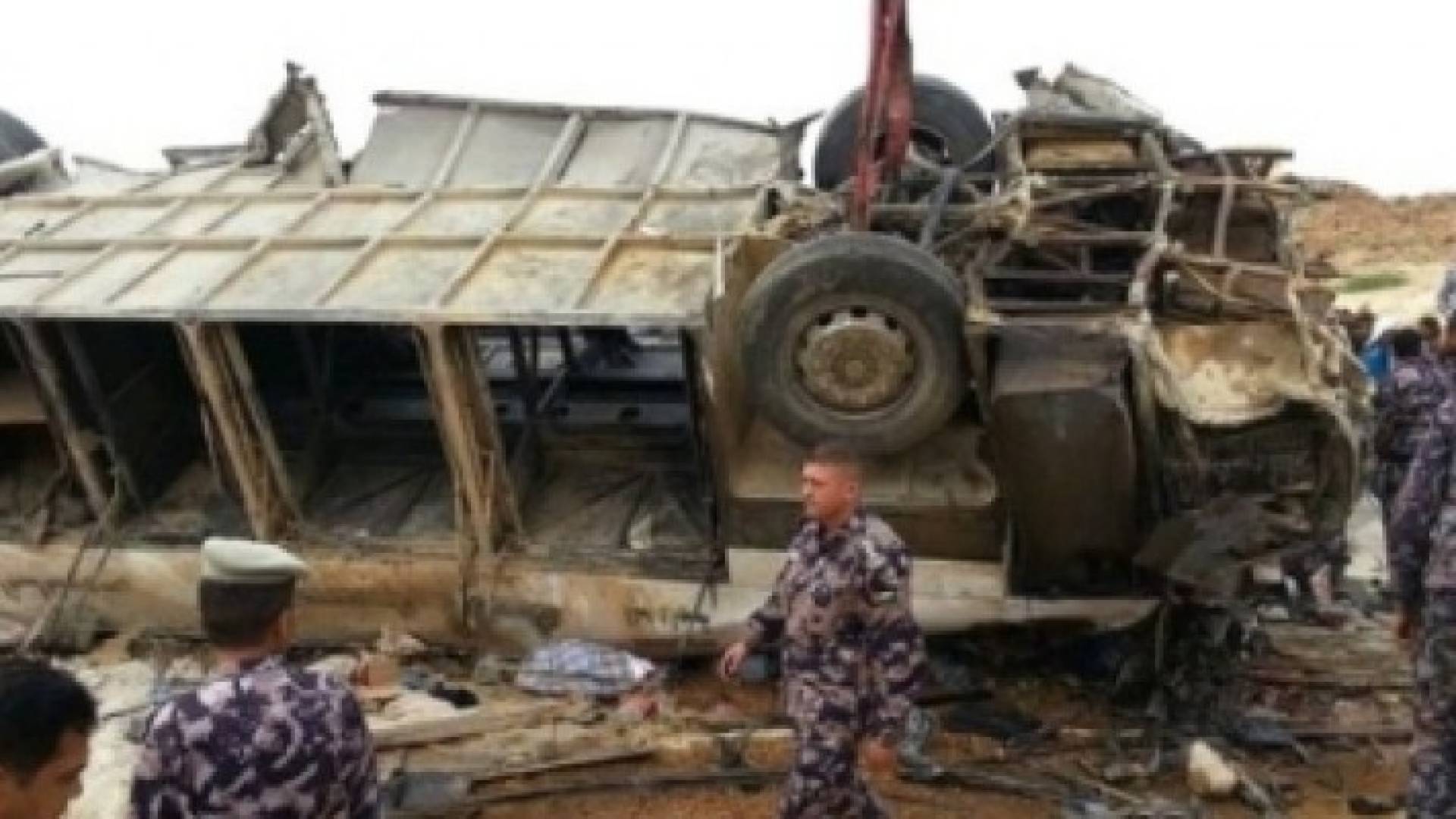 تدهور شاحنة - ارشيفية 