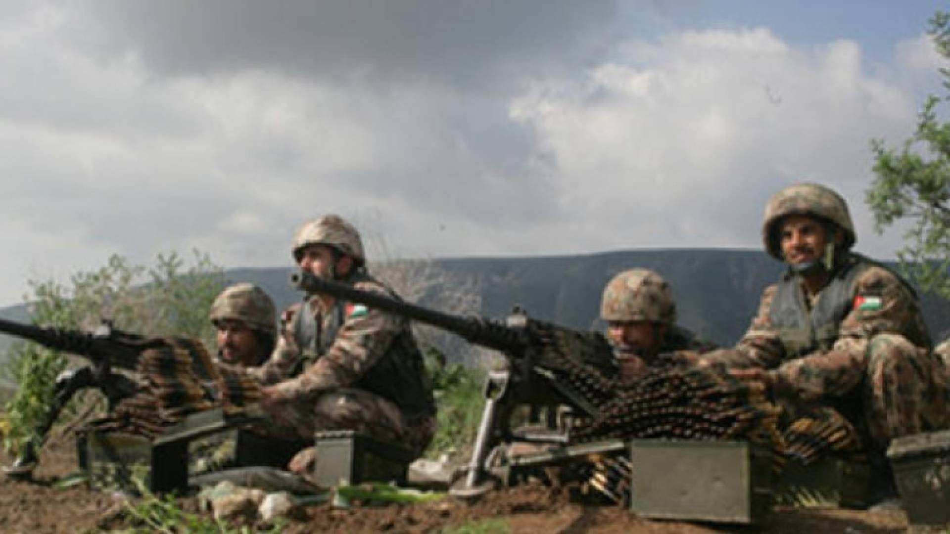 قوات حرس الحدود تستقبل 301 لاجئ سوري 