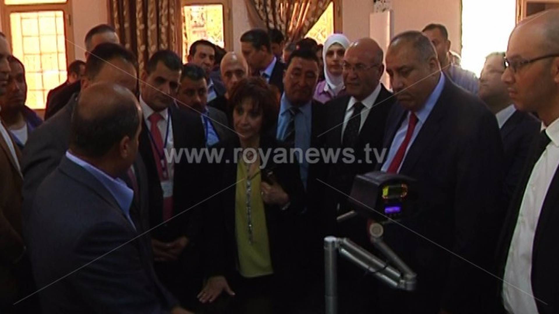 القاضي وشويكة يتابعان اصدار البطاقة الذكية