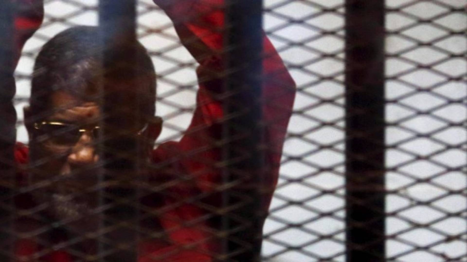 مصر: تأجيل الحكم على مرسي في قضية التخابر