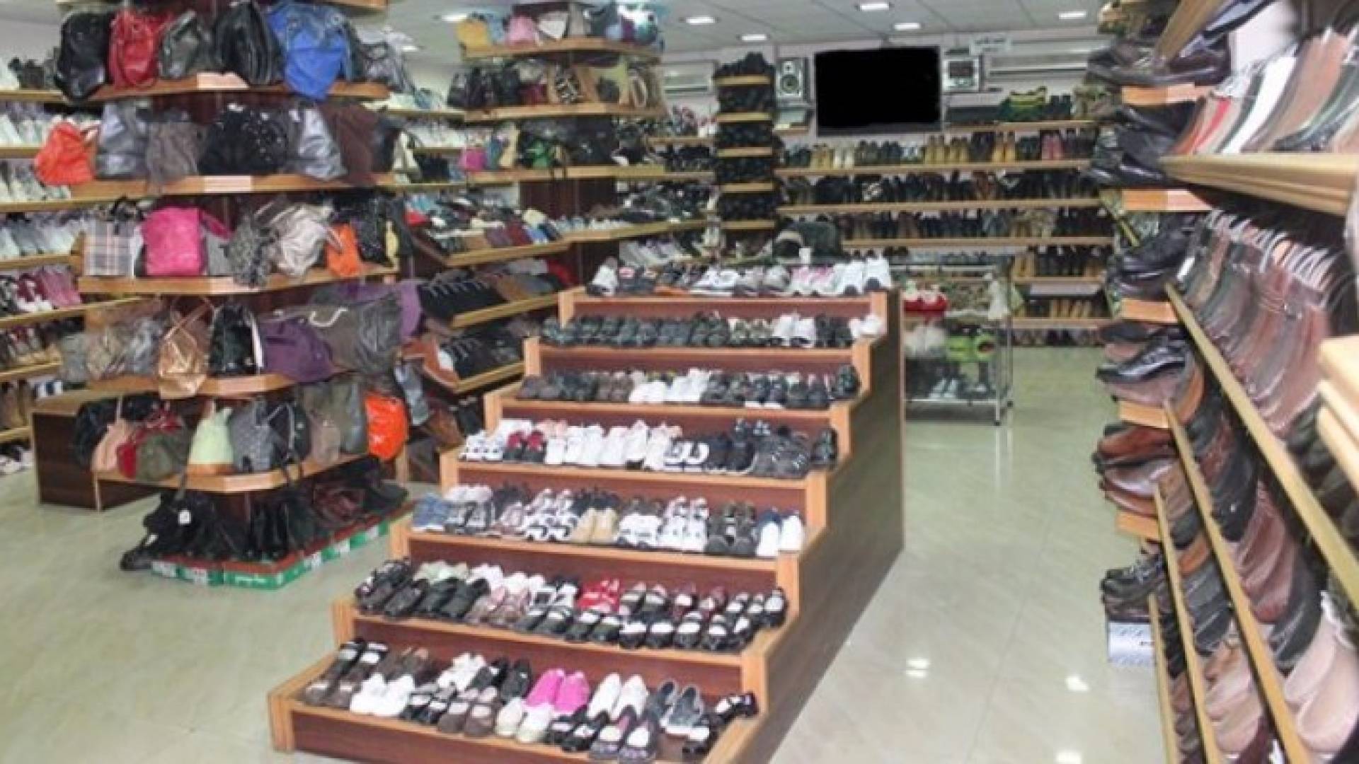 تراجع أسعار الألبسة والأحذية محليا
