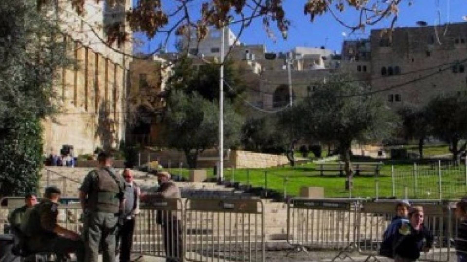 وزير الاوقاف الفلسطيني يستنكر اغلاق الاحتلال للحرم الابراهيمي بالخليل
