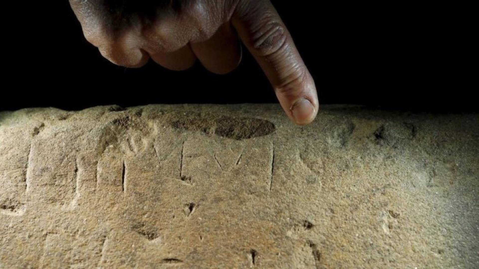 حجر قد يكشف غموض أقدم حضارات إيطاليا